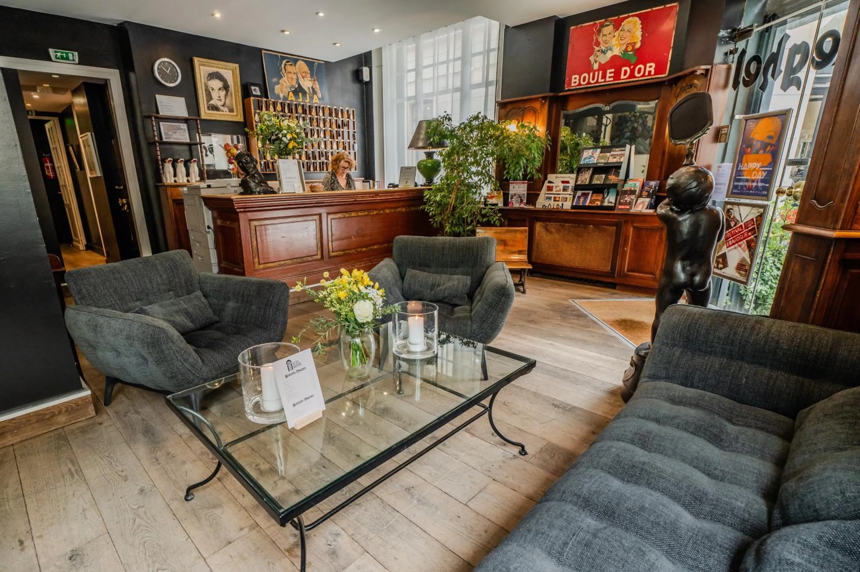 Lobby or reception in Brueghel