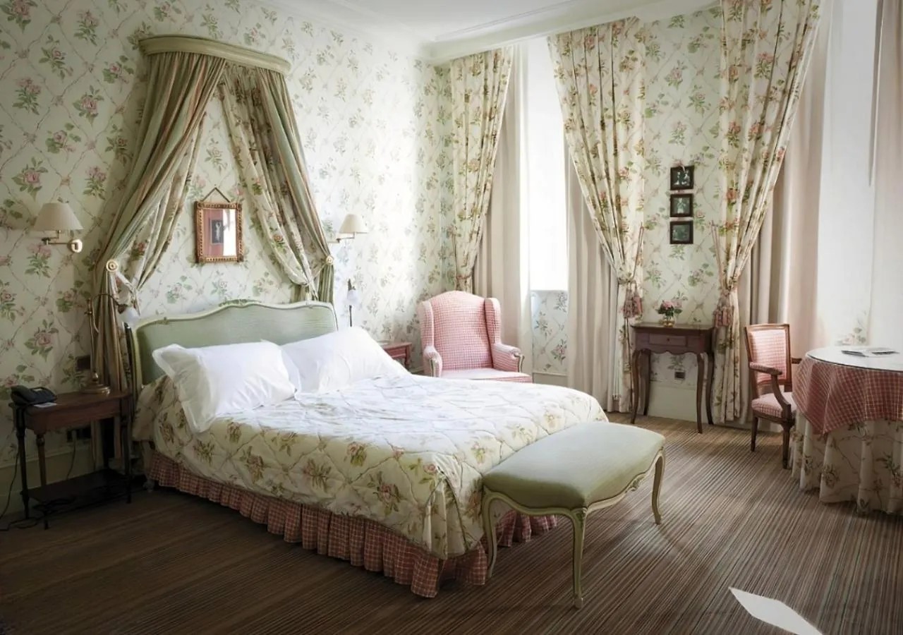 Photo of the whole room, Bed in La Chartreuse Du Val Saint Esprit