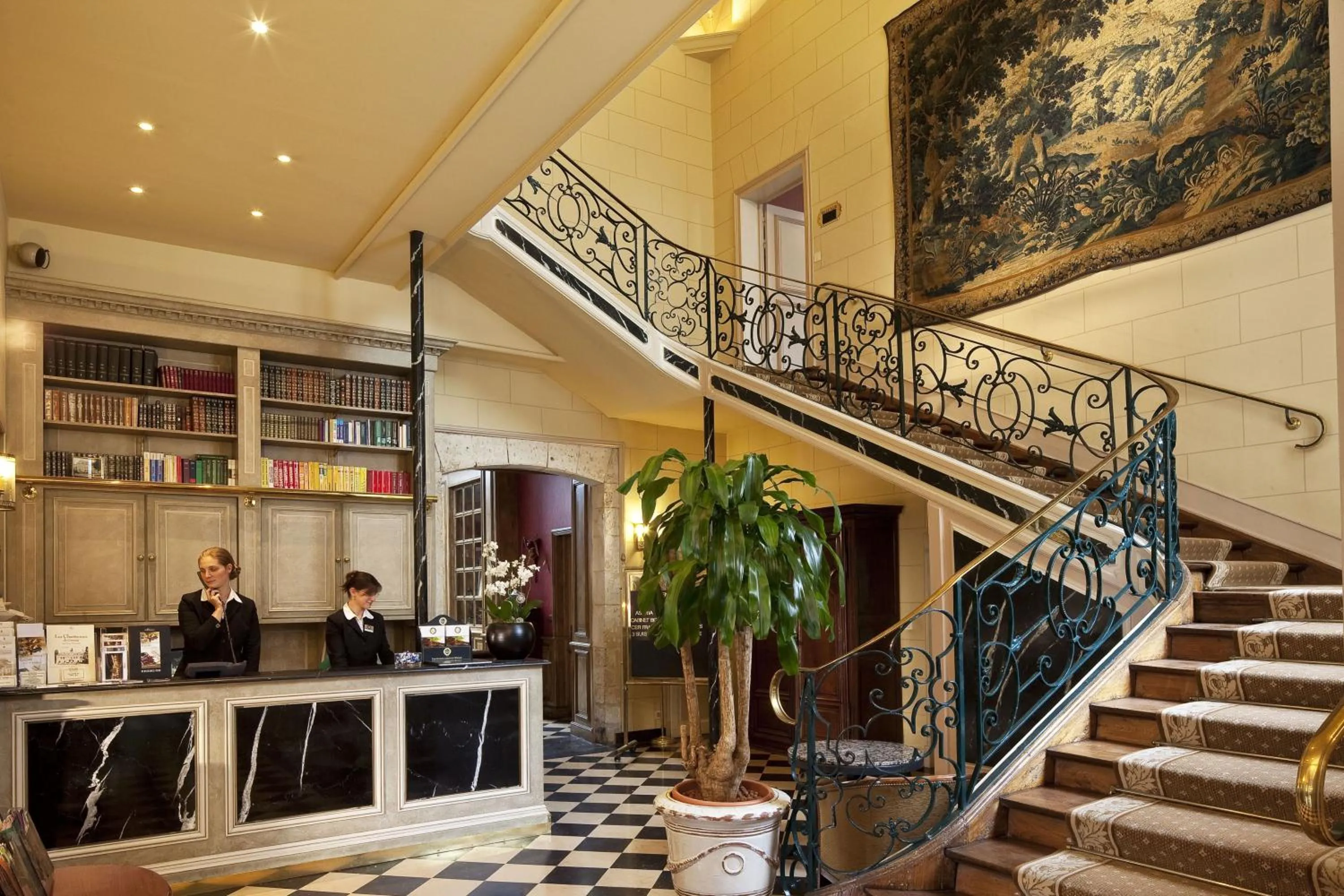 Lobby or reception in La Chartreuse Du Val Saint Esprit