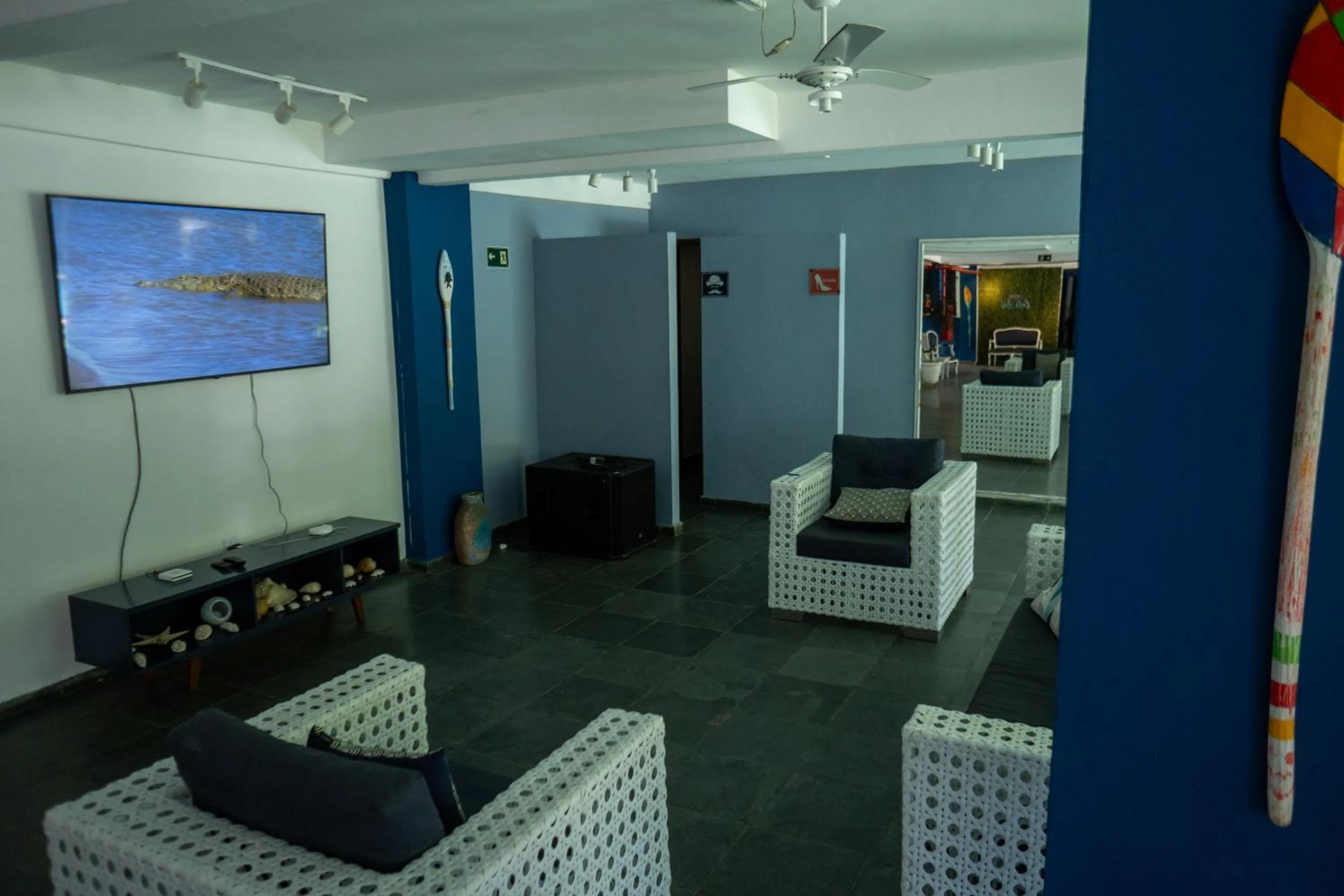 Communal lounge/ TV room in MOVA - Hotel Costa Azul