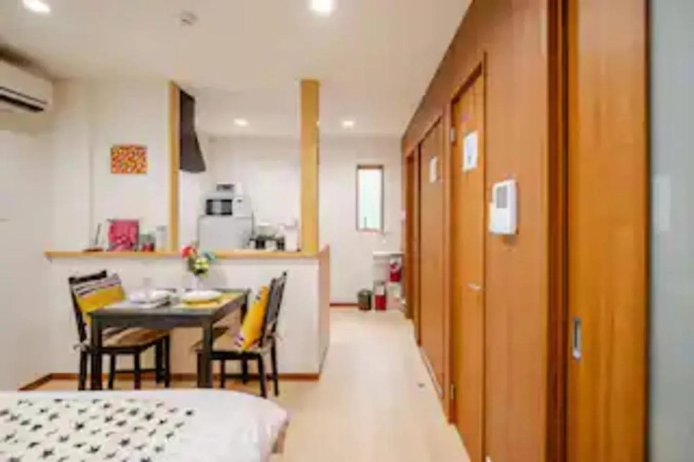 Dining area, Bed in Kanazawa-Hachitabi konjiki