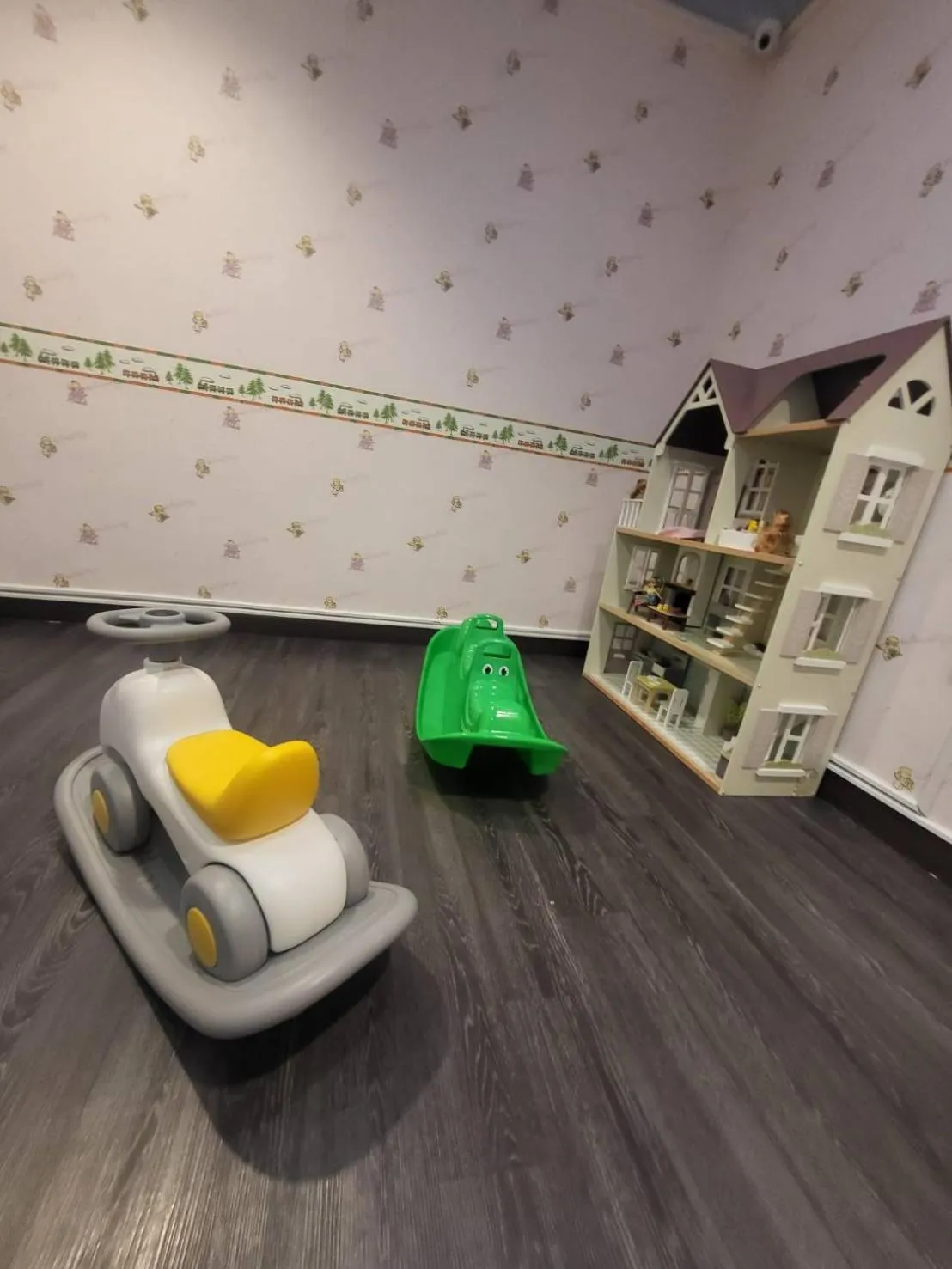 Children play ground in Joy Garden Hotel