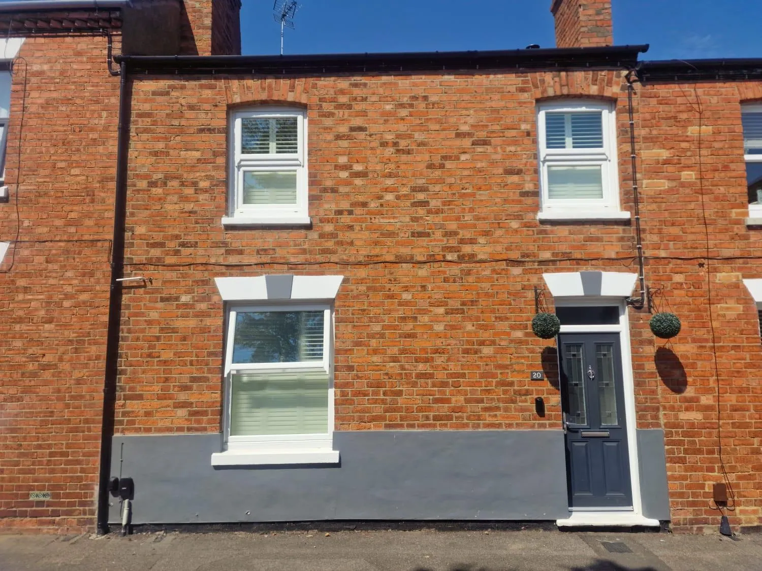 Property building in The Railway Inn MK - Victorian 3-Bedroom Home with Sauna, Jacuzzi Bath, FAST WI-FI & Free Parking