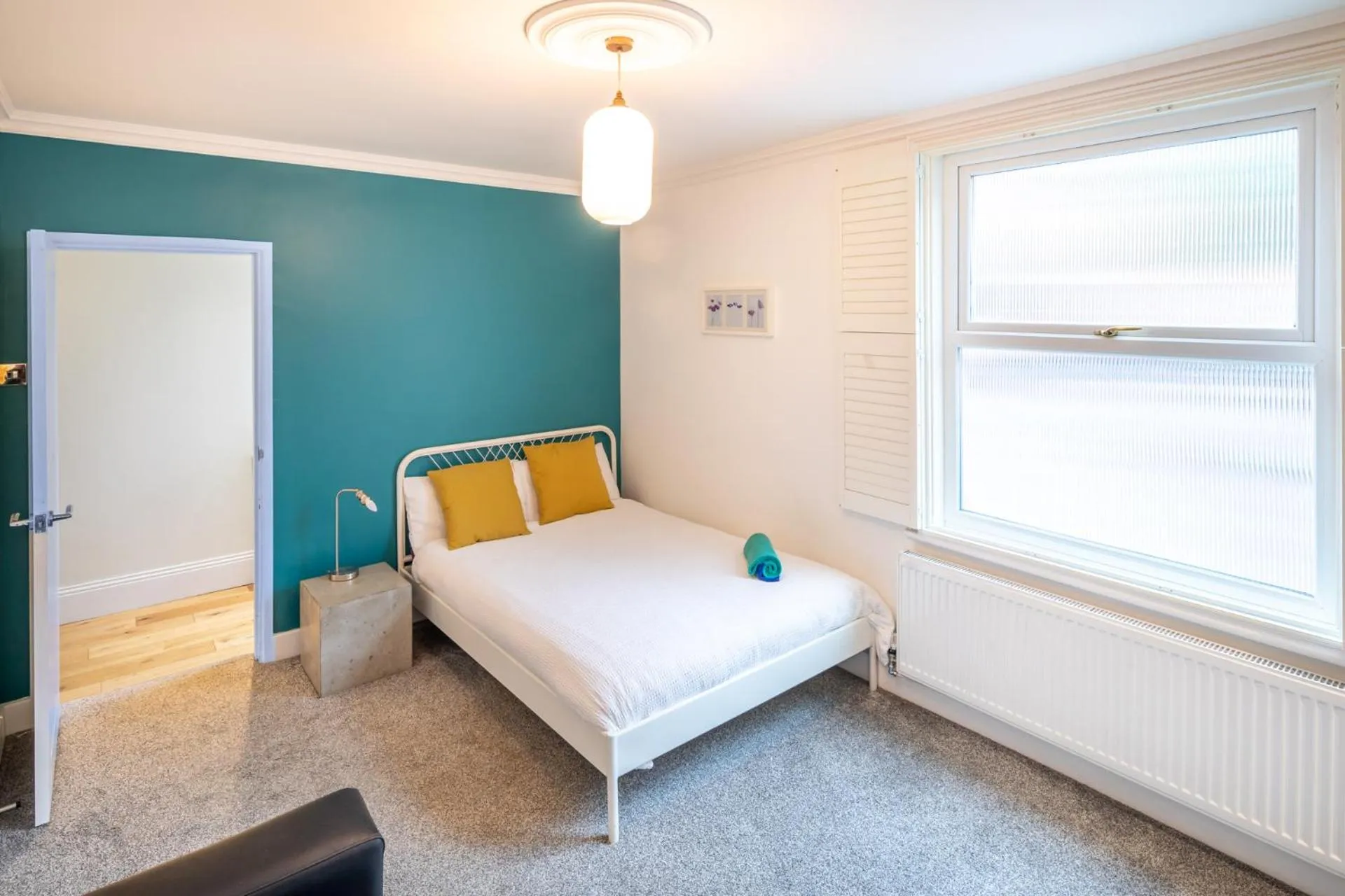 Bed in The Railway Inn MK - Victorian 3-Bedroom Home with Sauna, Jacuzzi Bath, FAST WI-FI & Free Parking