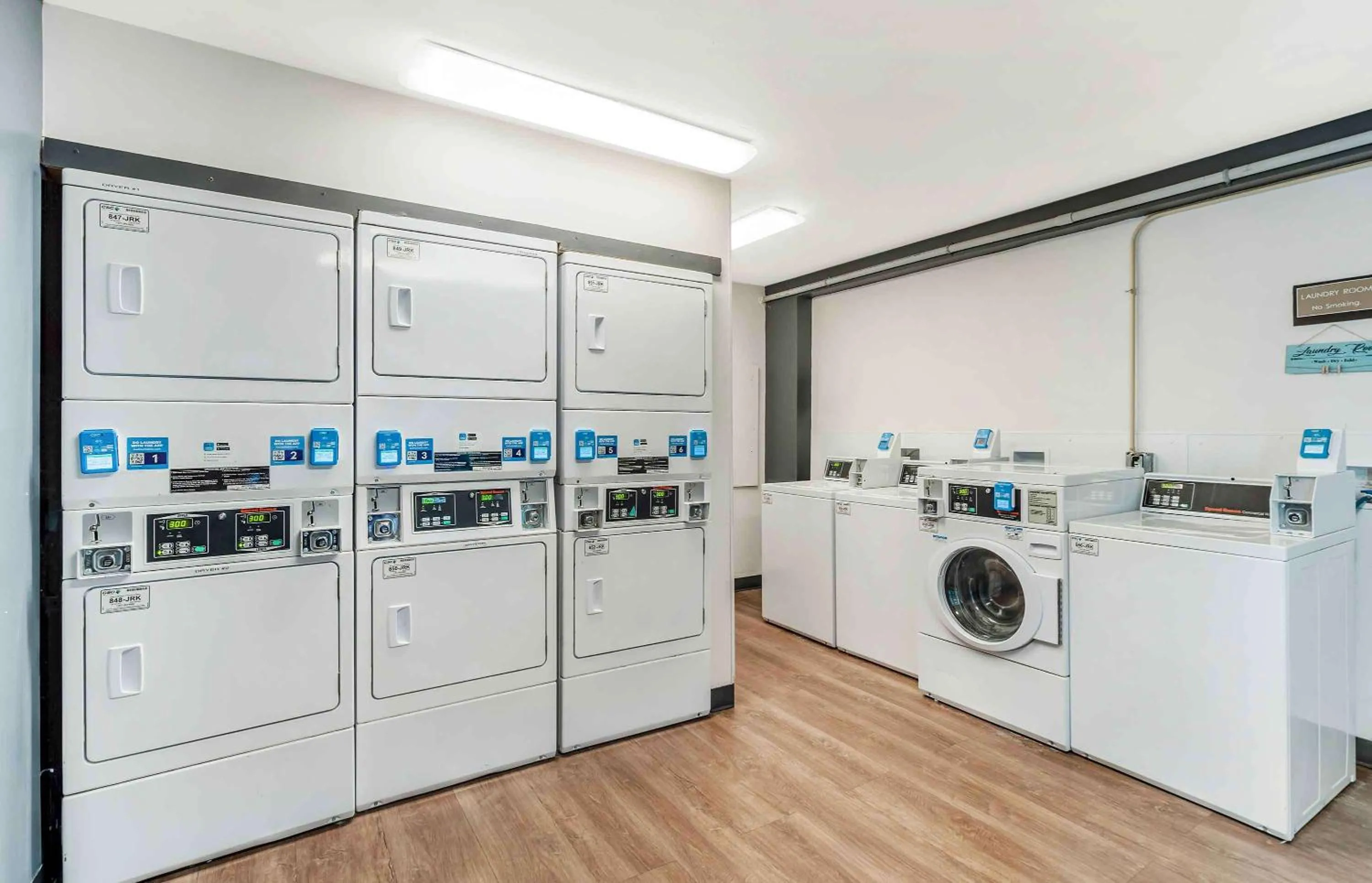 Property building in Extended Stay America Select Suites - Chicago - Naperville - East