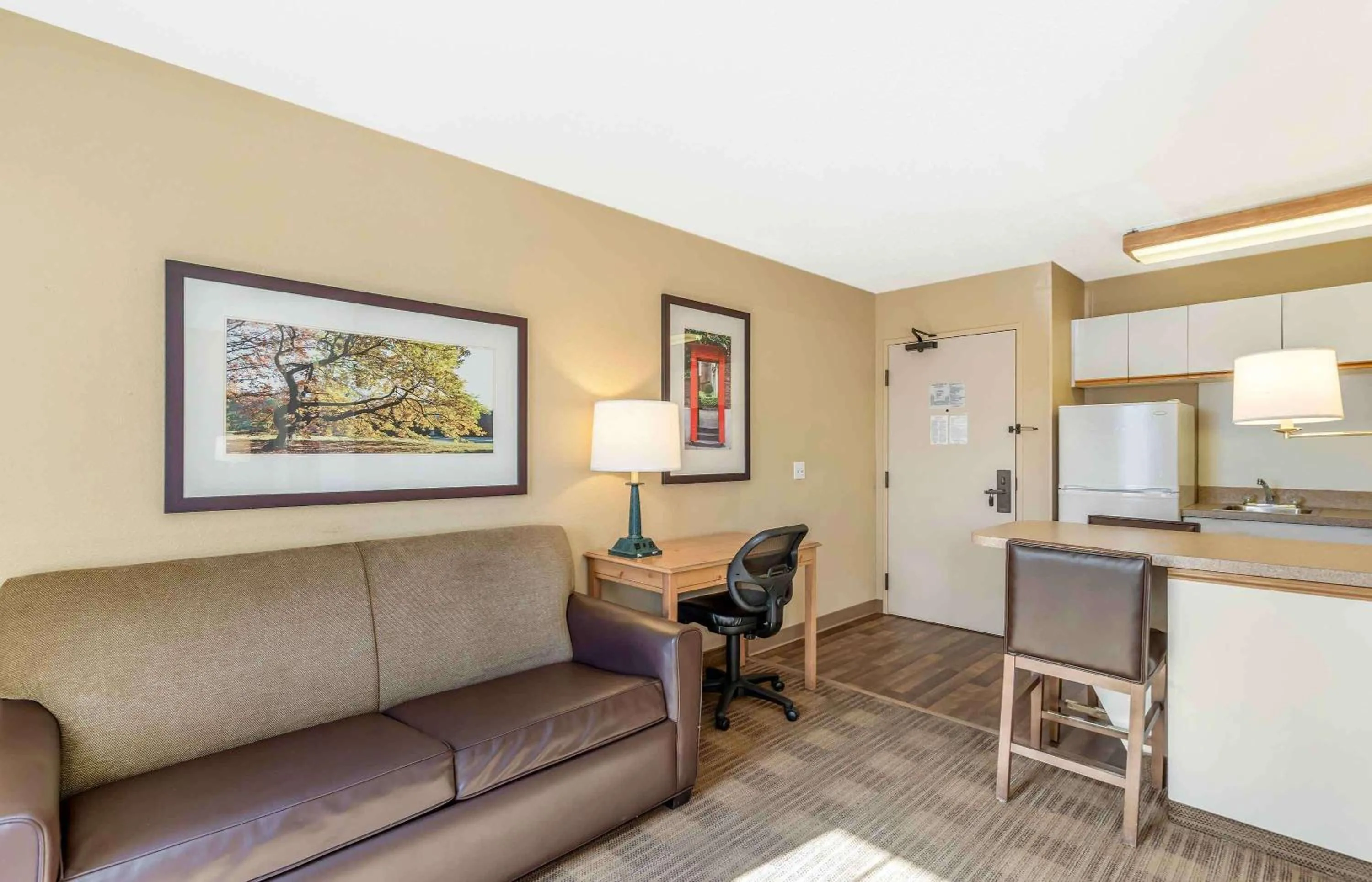 Bedroom in Extended Stay America Select Suites - Chicago - Naperville - East