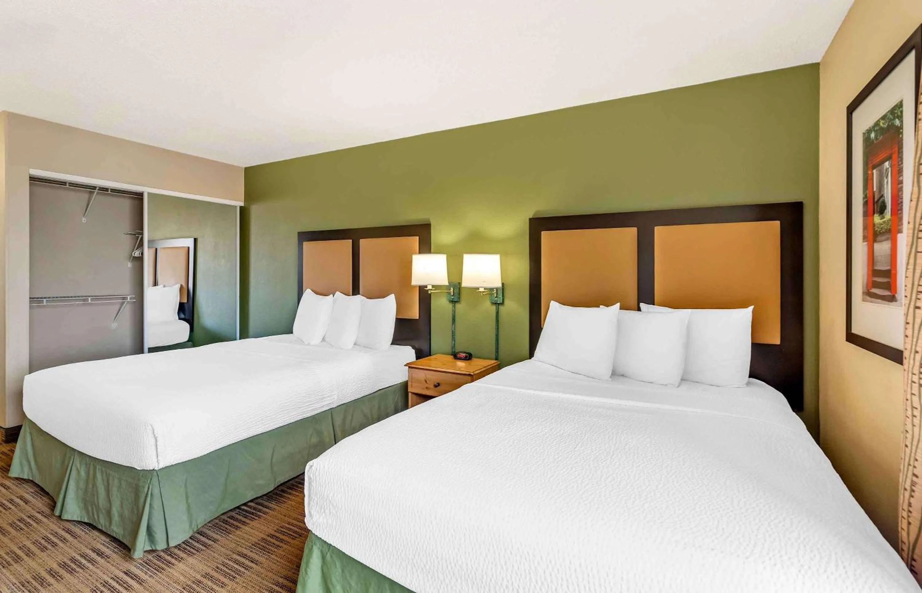 Bedroom, Bed in Extended Stay America Select Suites - Chicago - Naperville - East