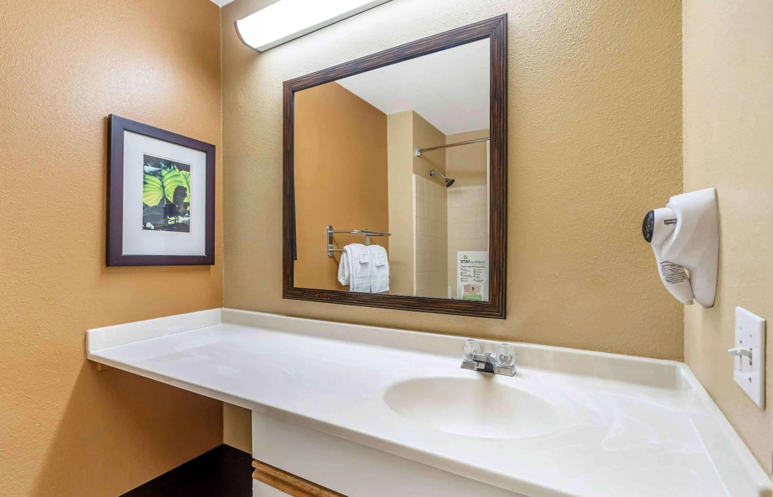 Bathroom in Extended Stay America Select Suites - Chicago - Naperville - East