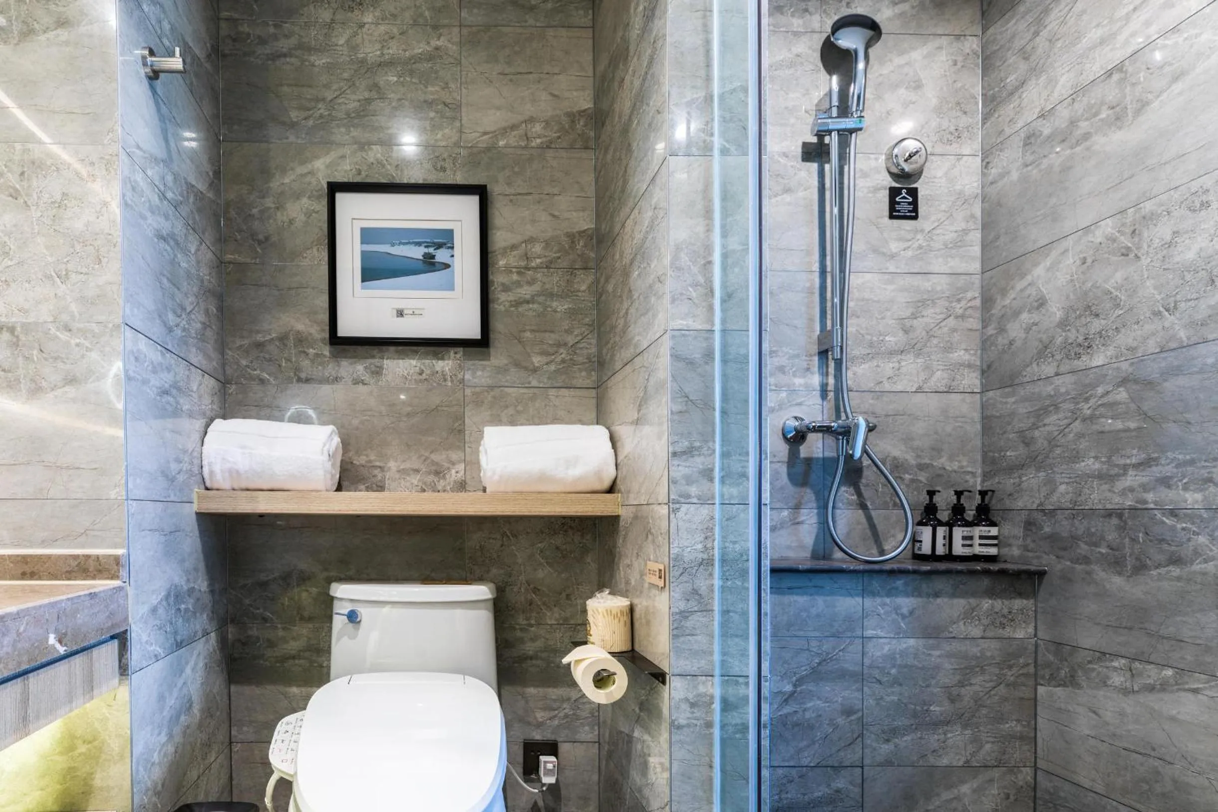 Atour Hotel Weihai City Center