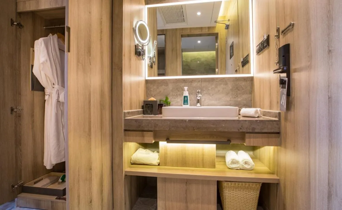 Atour Hotel Weihai City Center