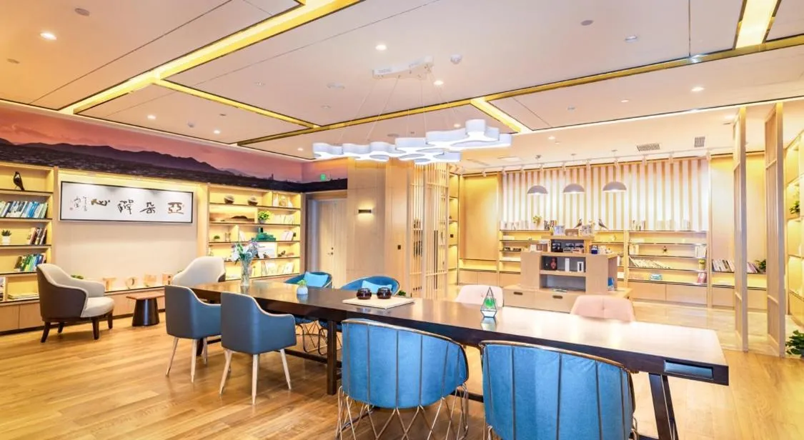 Atour Hotel Weihai City Center