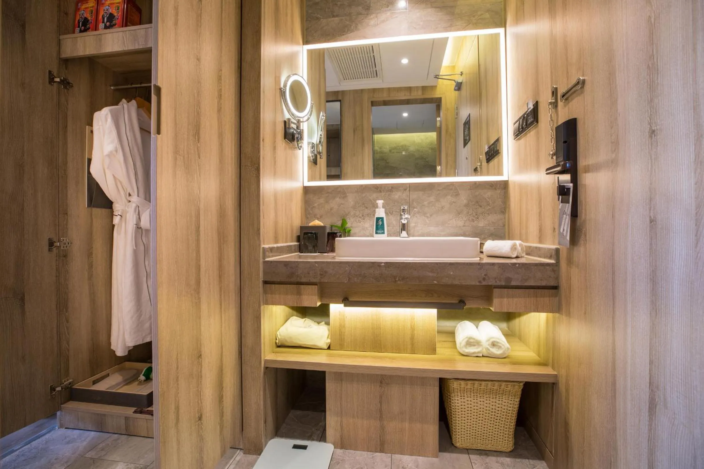 Atour Hotel Weihai City Center