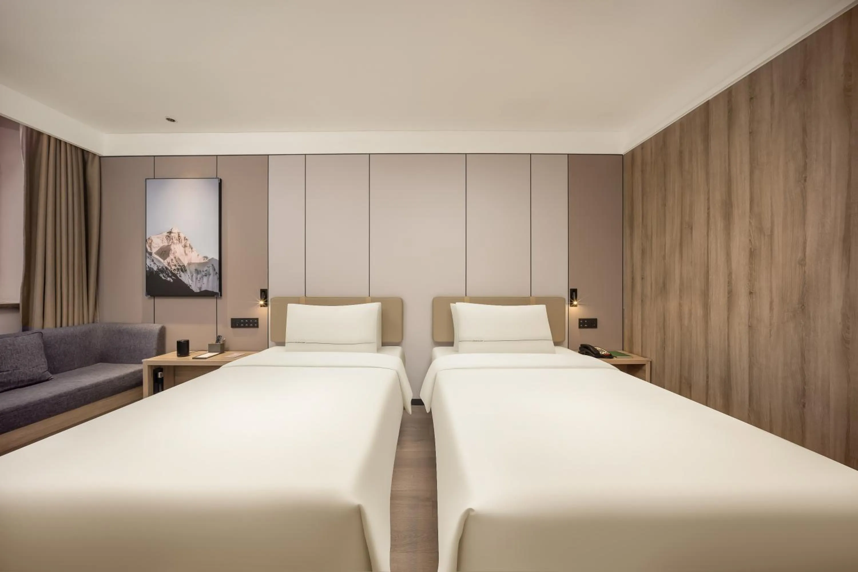 Bed in Atour Hotel Weihai City Center