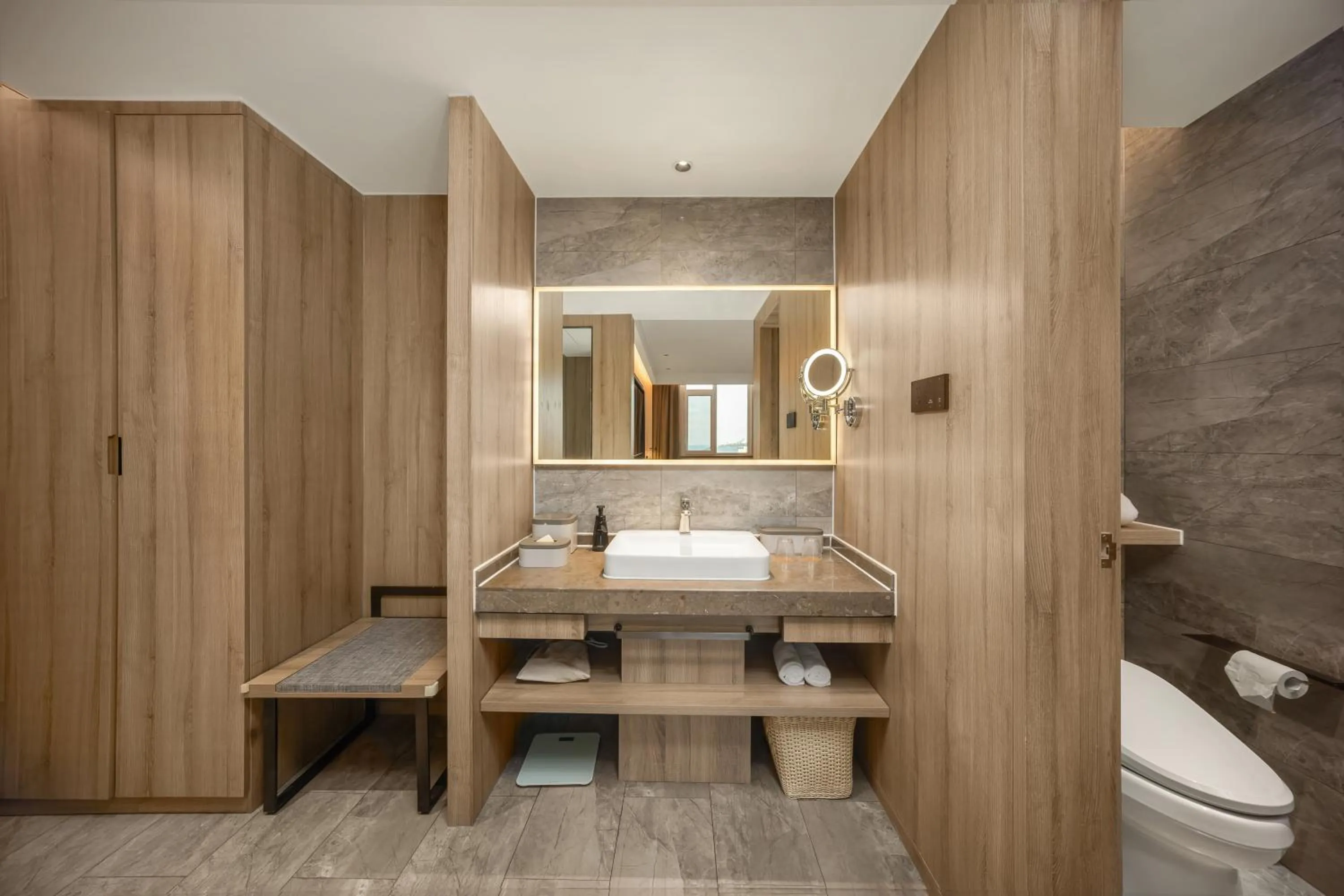 Atour Hotel Weihai City Center