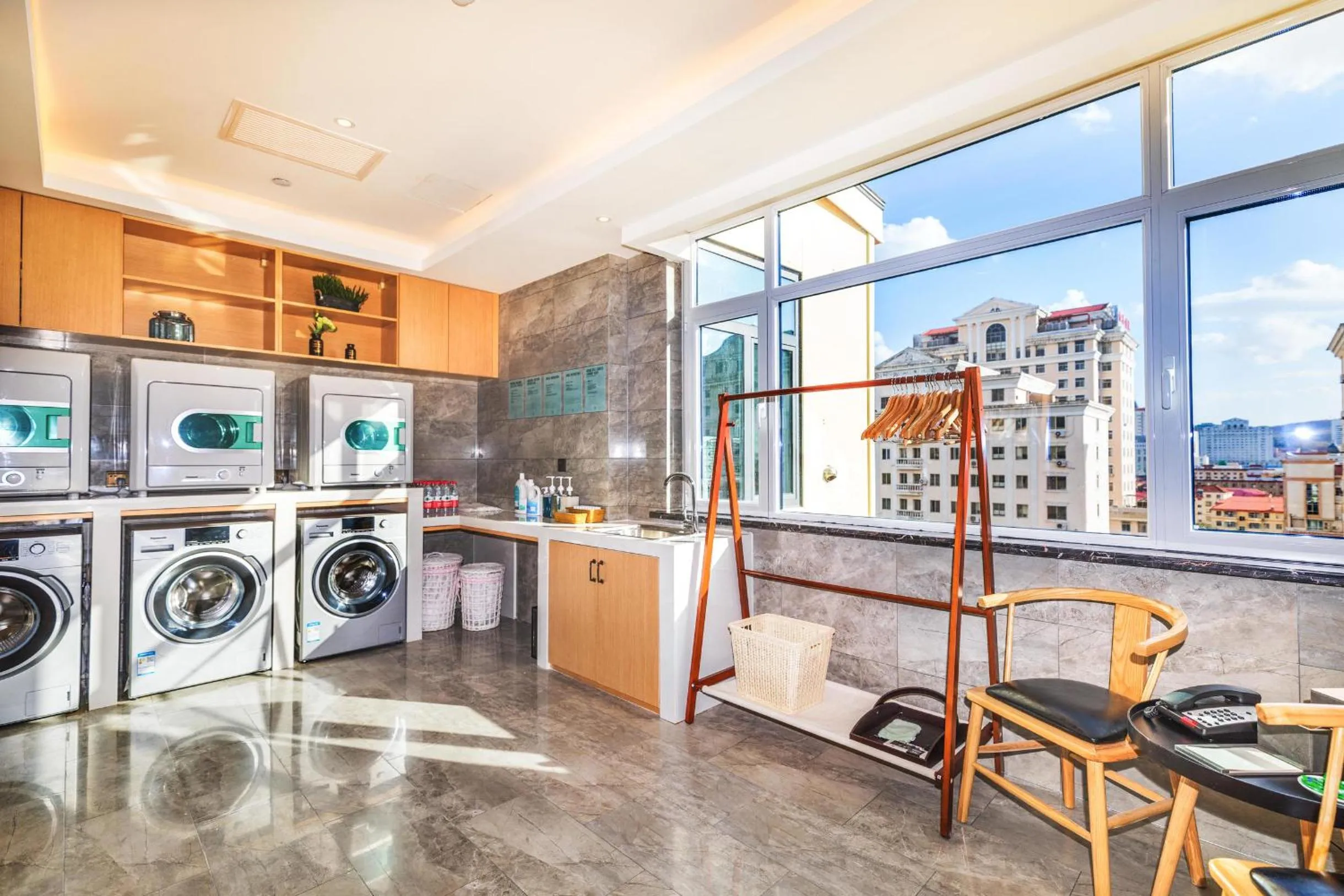 Atour Hotel Weihai City Center