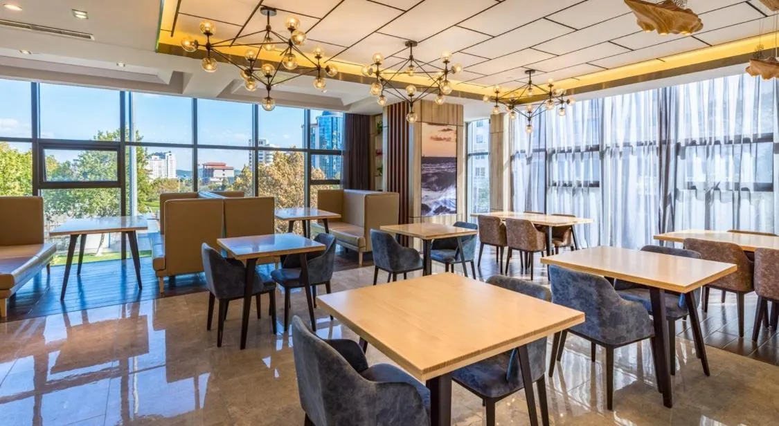 Atour Hotel Weihai City Center