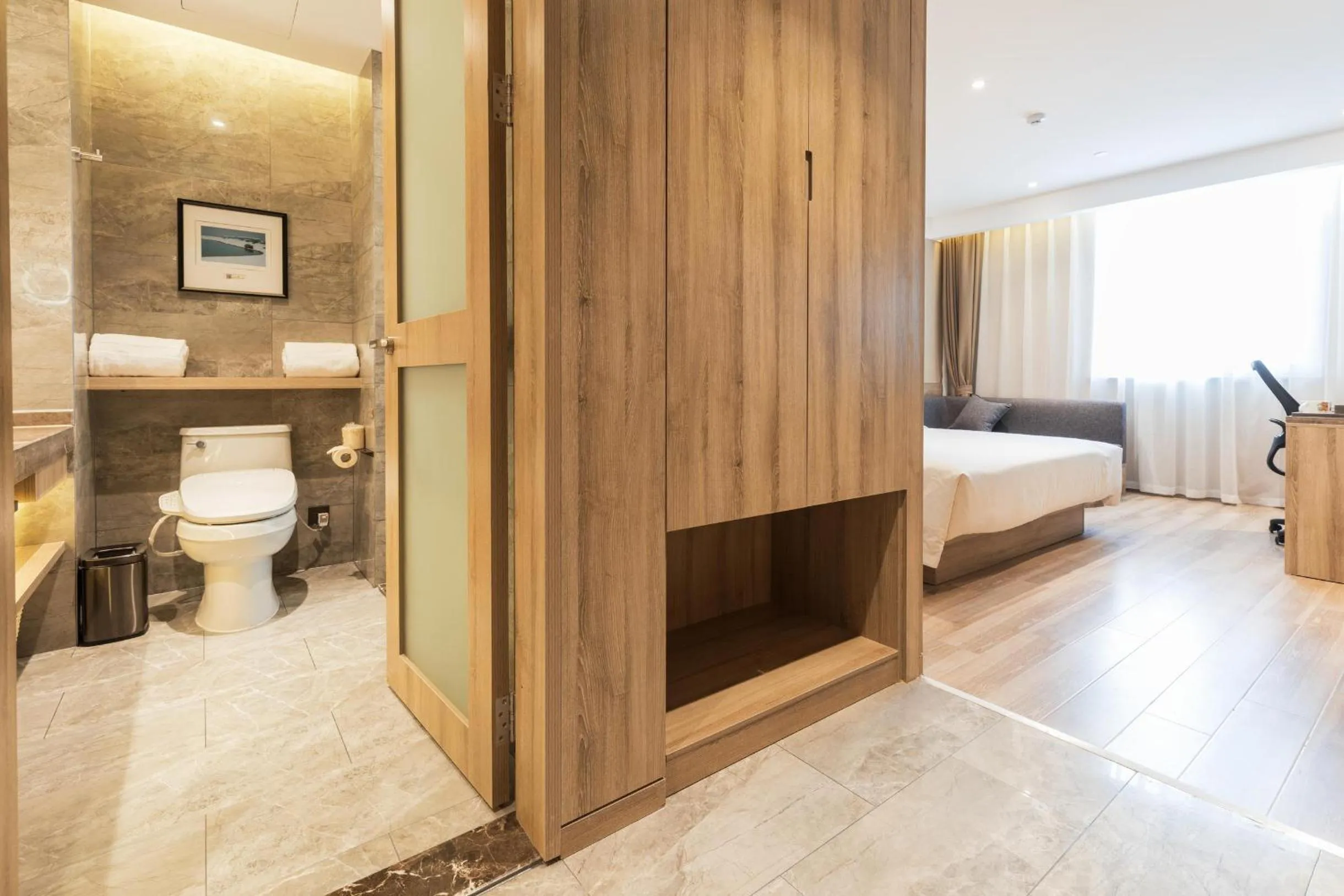 Atour Hotel Weihai City Center