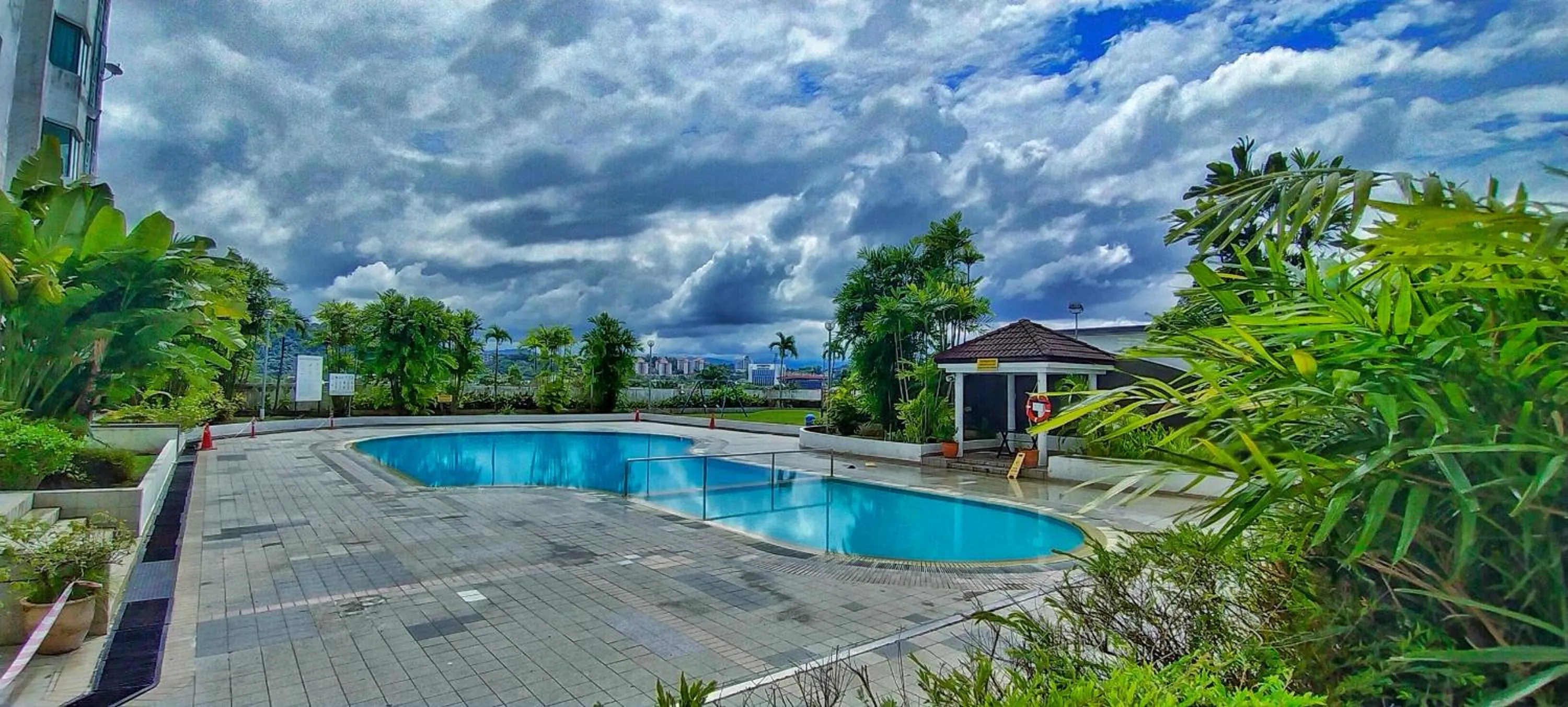 Likas Square - KK Apartment Suite