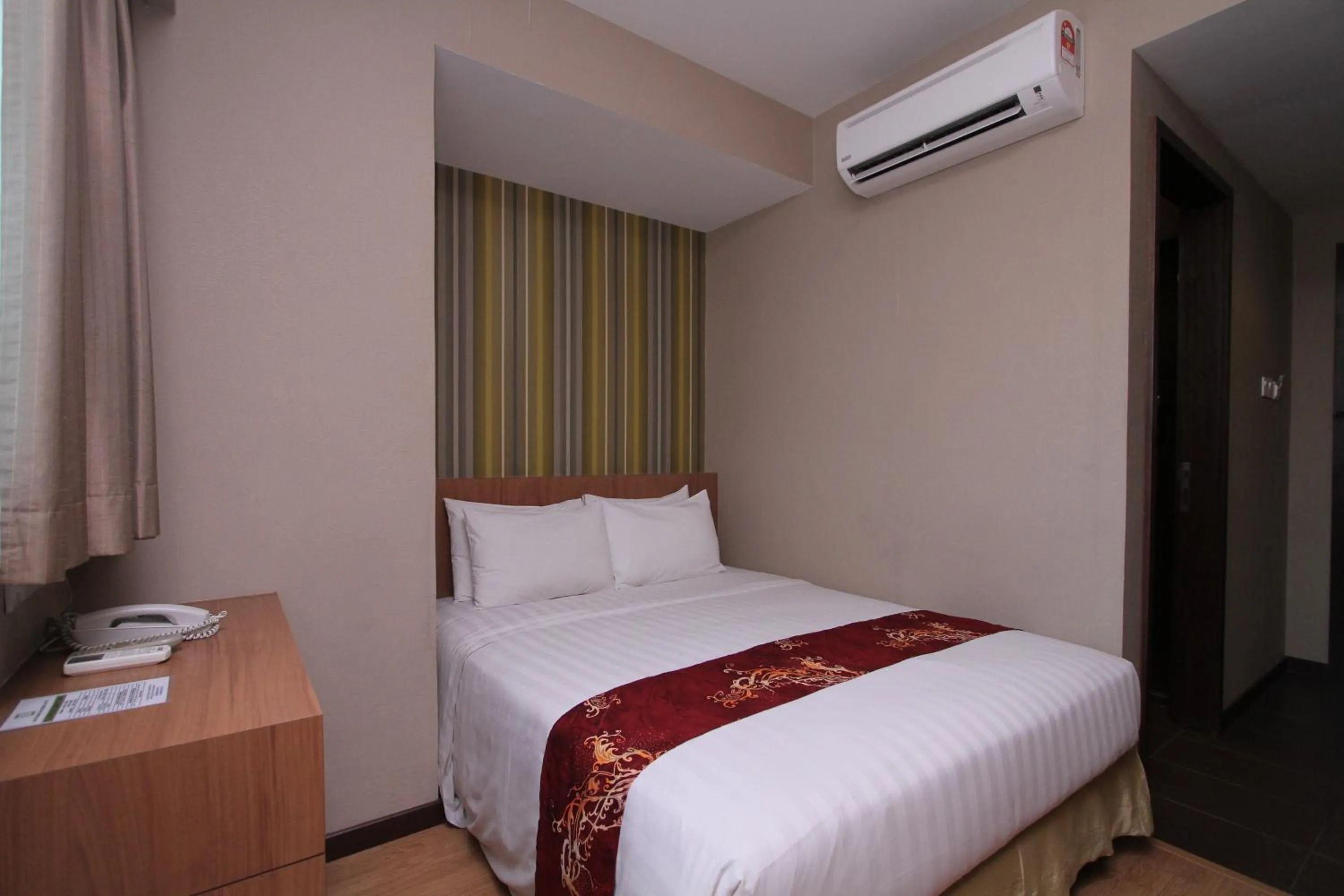 Bed in Likas Square - KK Apartment Suite