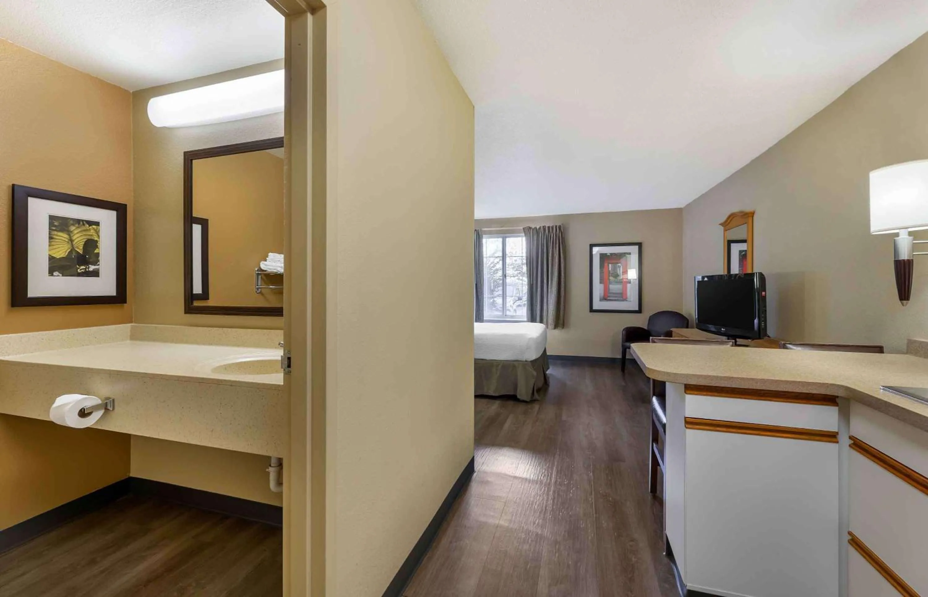 Bedroom, Bed in Extended Stay America Suites - Cleveland - Airport - North Olmsted
