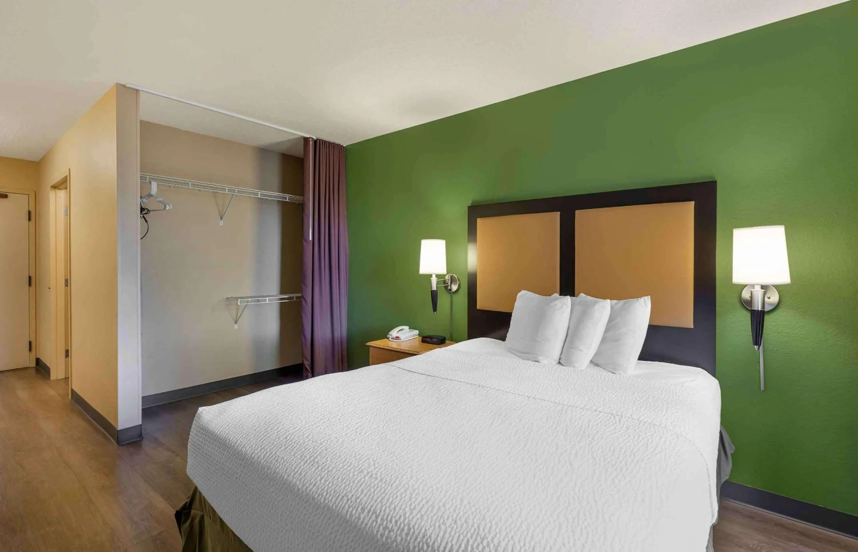 Bedroom, Bed in Extended Stay America Suites - Cleveland - Airport - North Olmsted