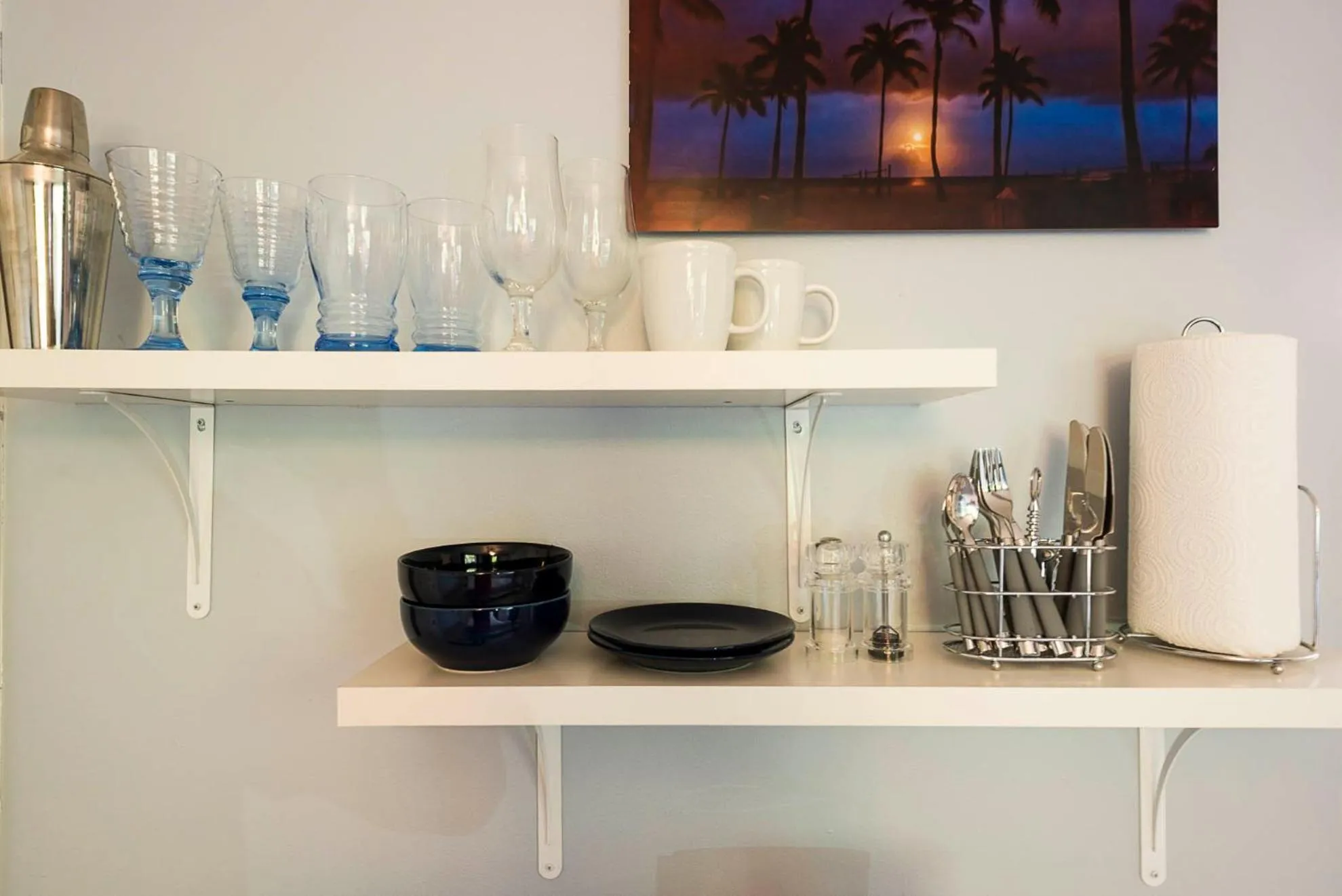 Kitchen or kitchenette in The Blue Door Inn