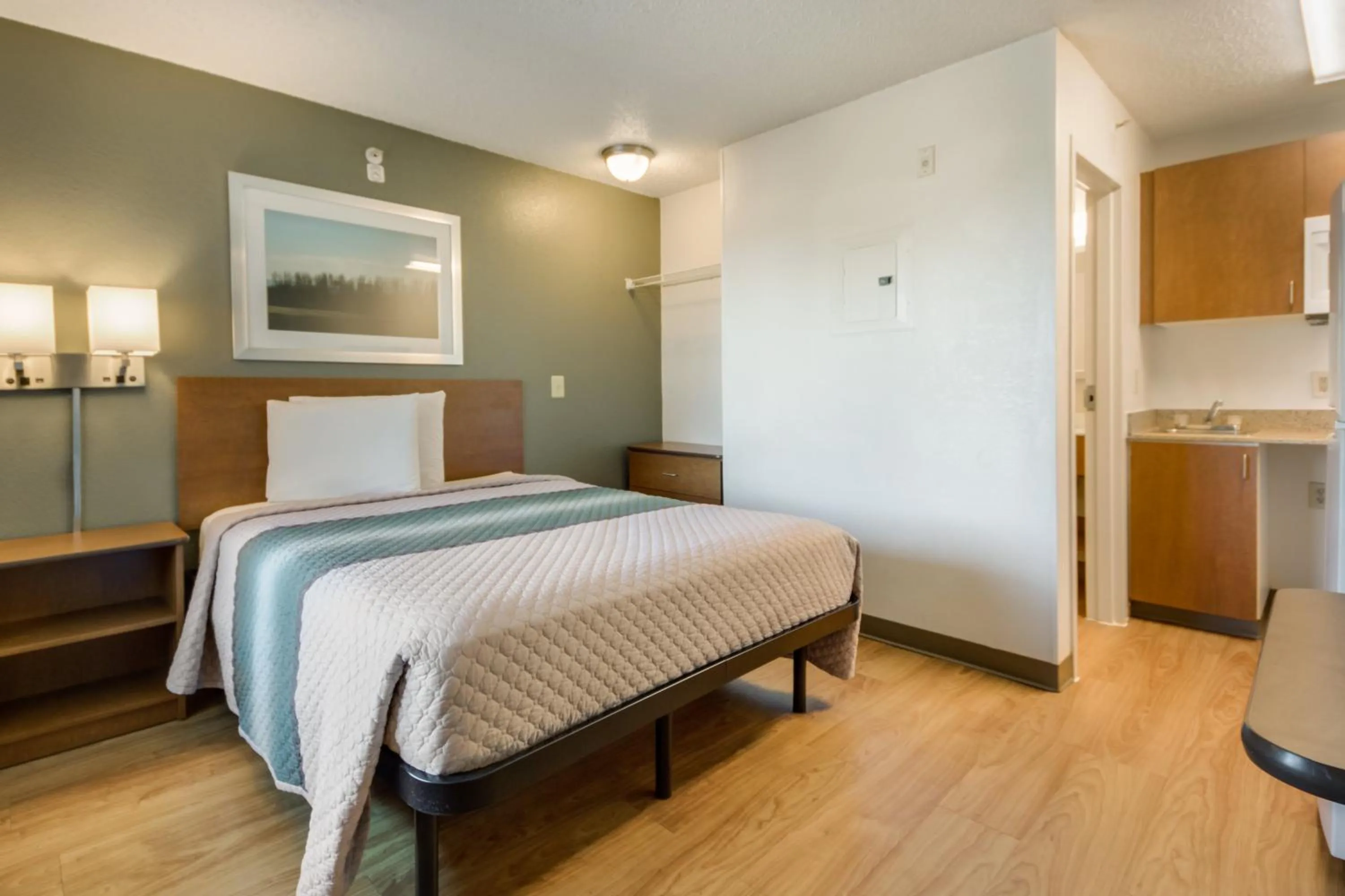 Photo of the whole room, Bed in HomeTowne Studios by Red Roof Dallas - Mesquite