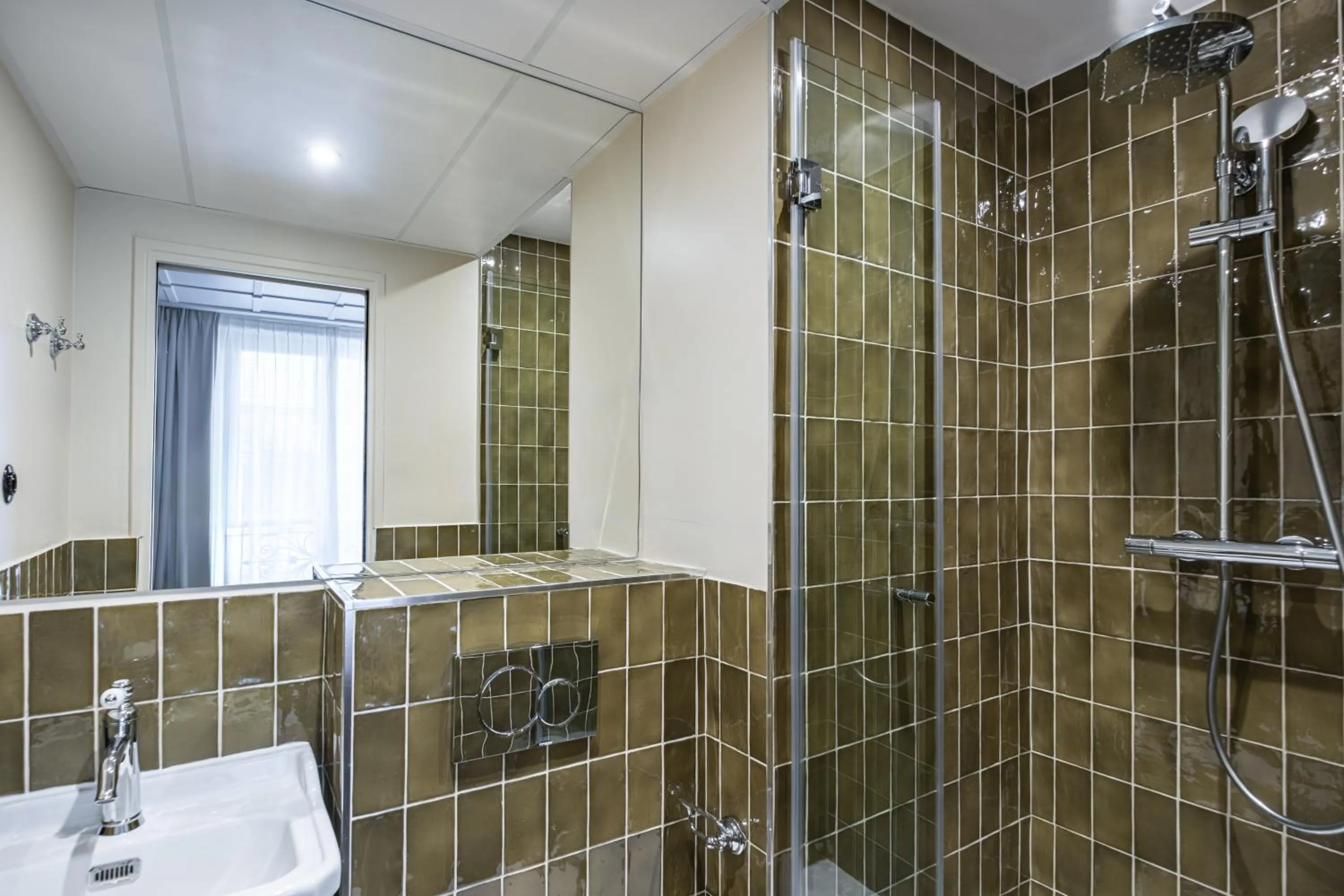 Shower in Le Petit Belloy