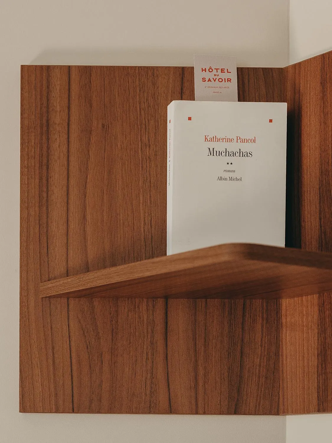 Decorative detail in Hôtel du Savoir