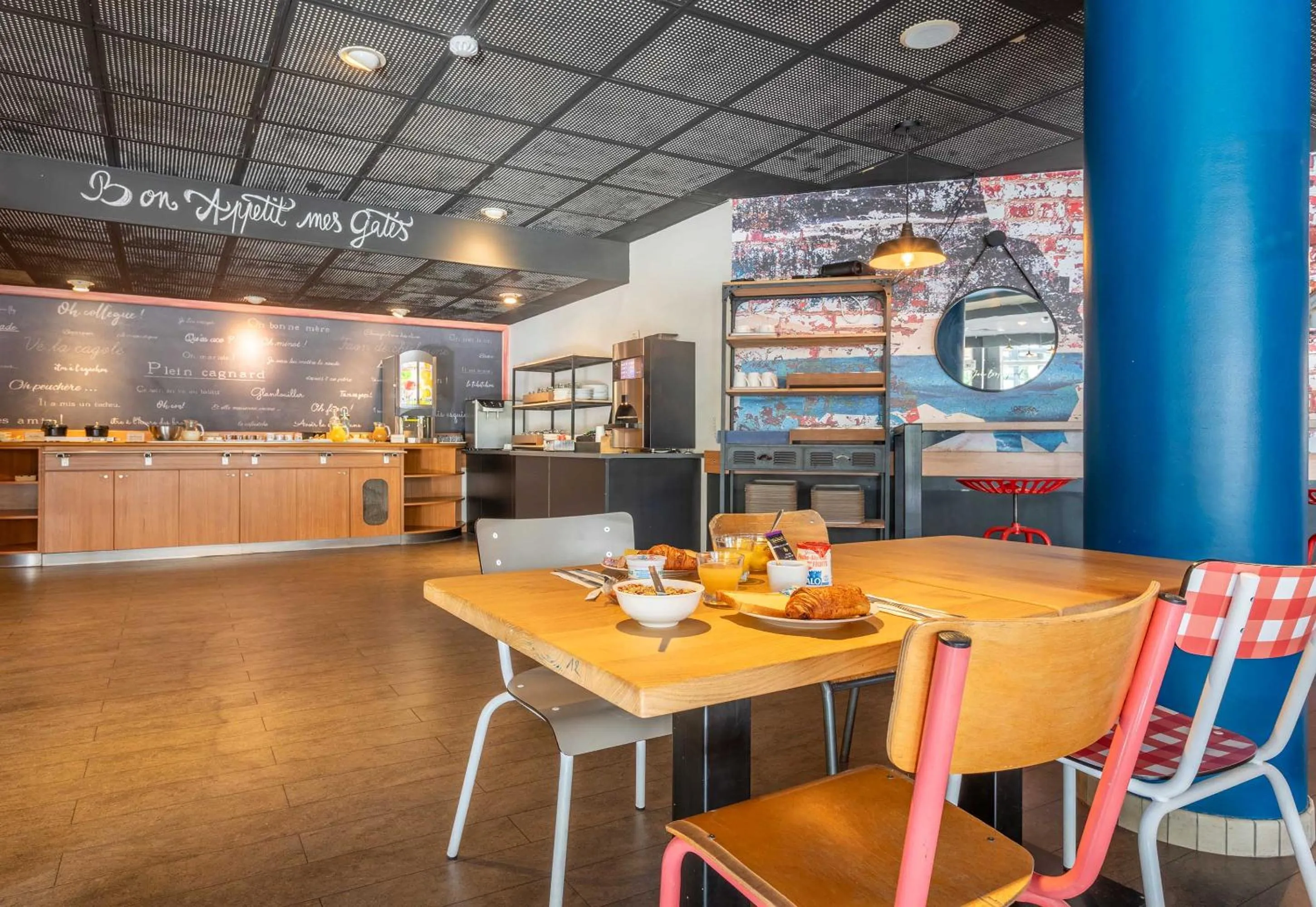 Restaurant/places to eat in B&B HOTEL Marseille Bonneveine