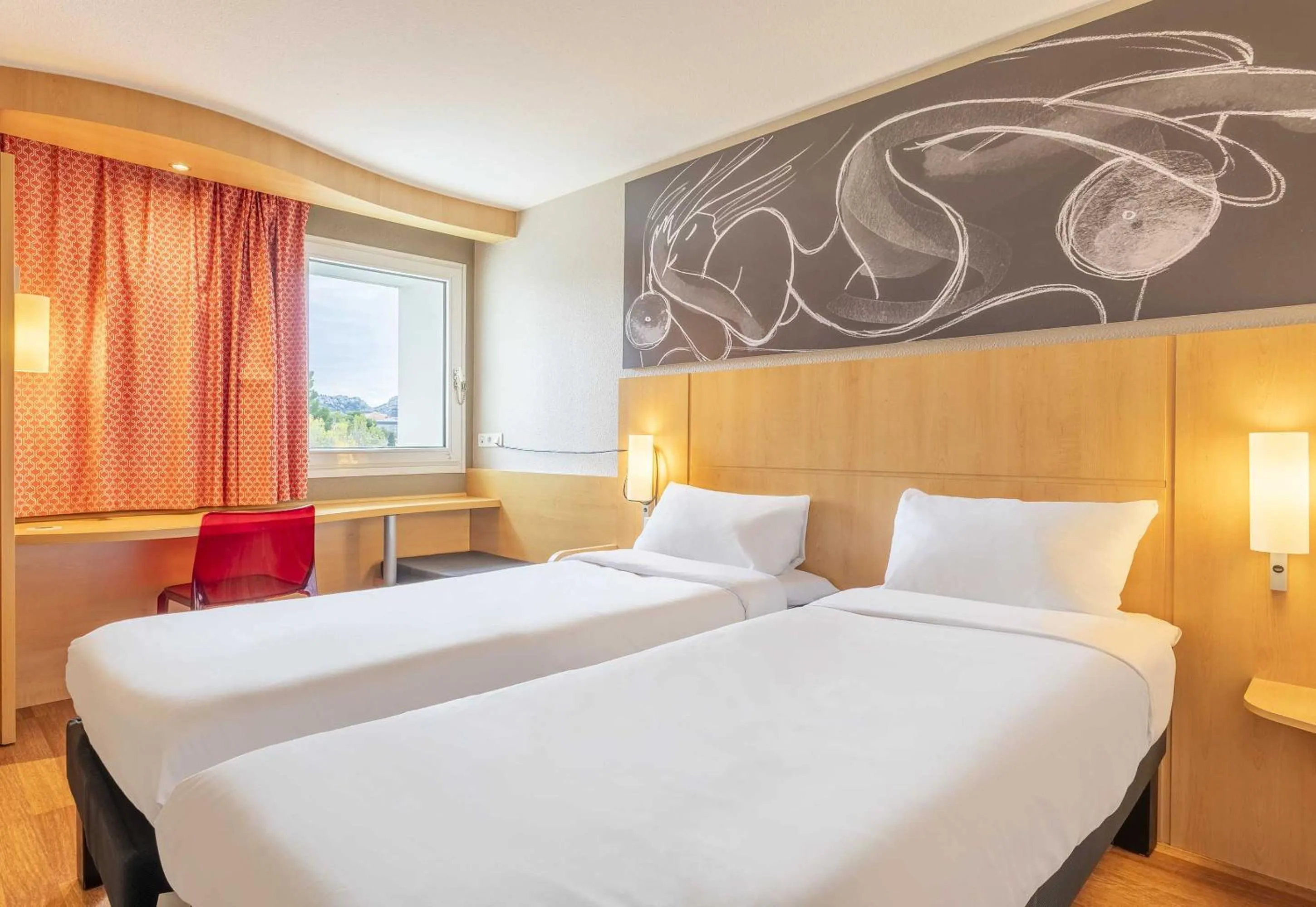 Bedroom, Bed in B&B HOTEL Marseille Bonneveine