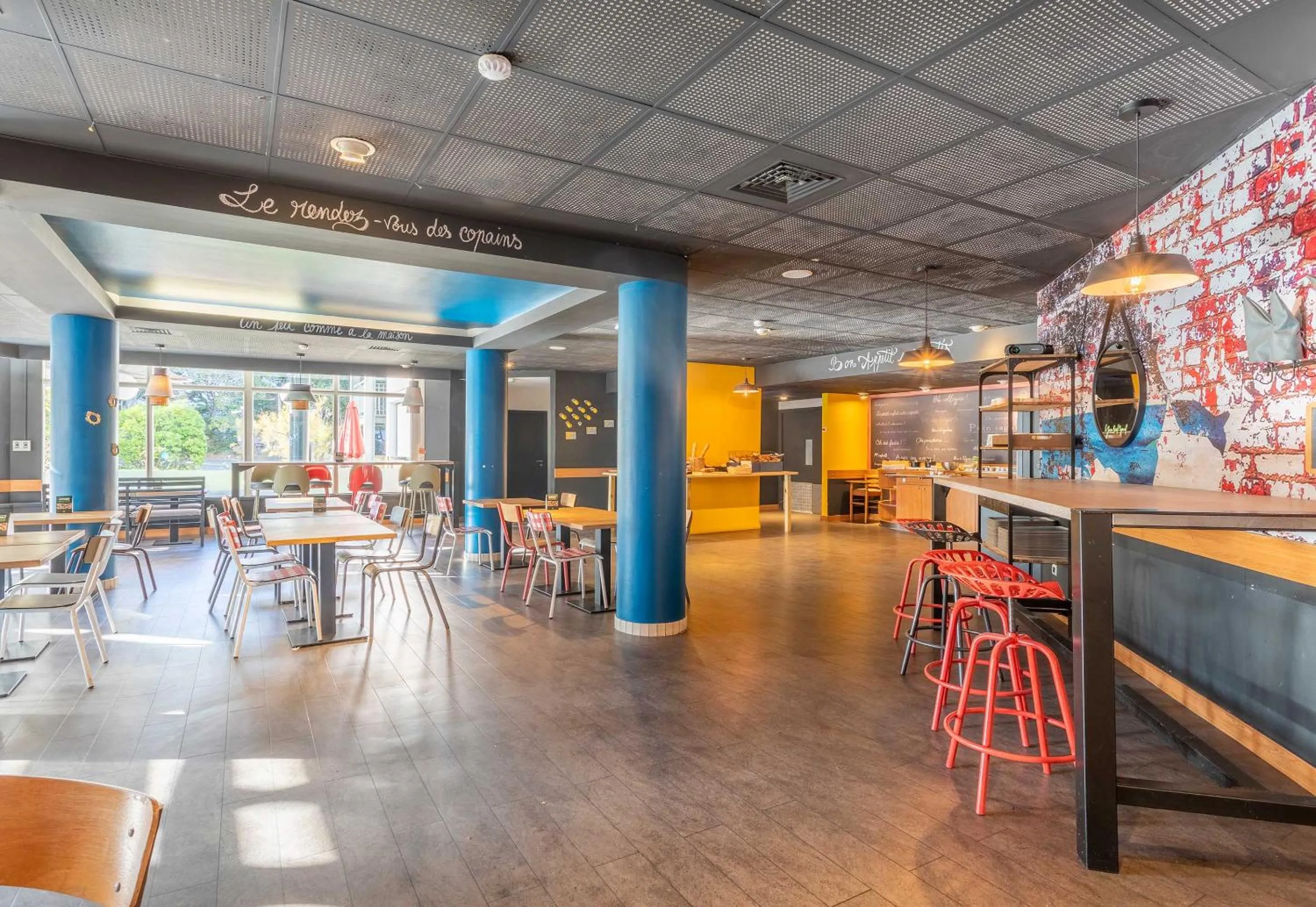 Restaurant/places to eat in B&B HOTEL Marseille Bonneveine