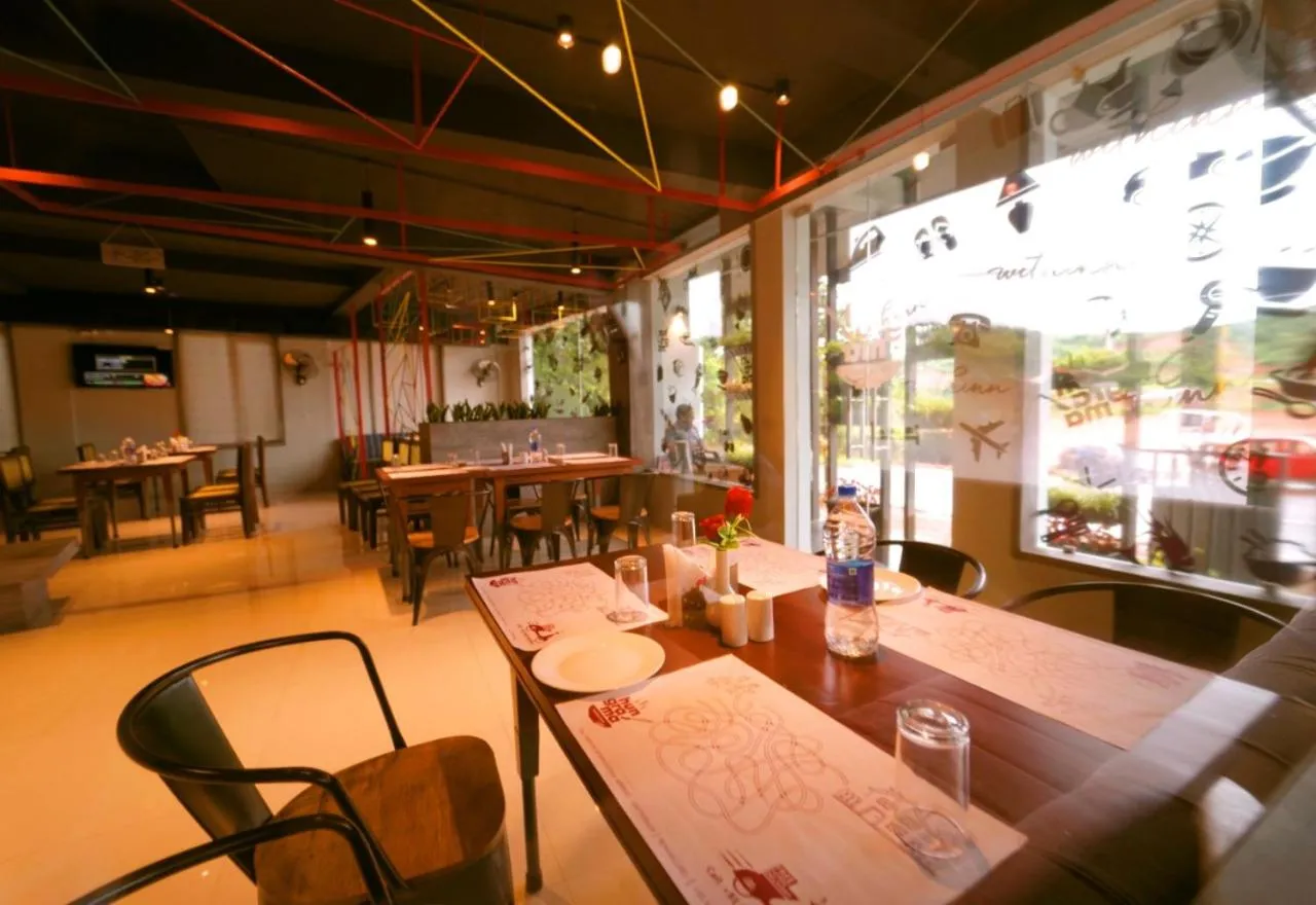 Restaurant/places to eat in WithInn Hotel - Kannur Airport