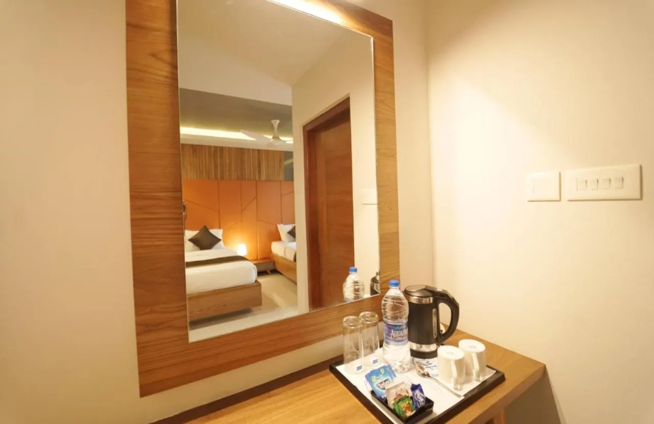 Coffee/tea facilities, Bed in WithInn Hotel - Kannur Airport