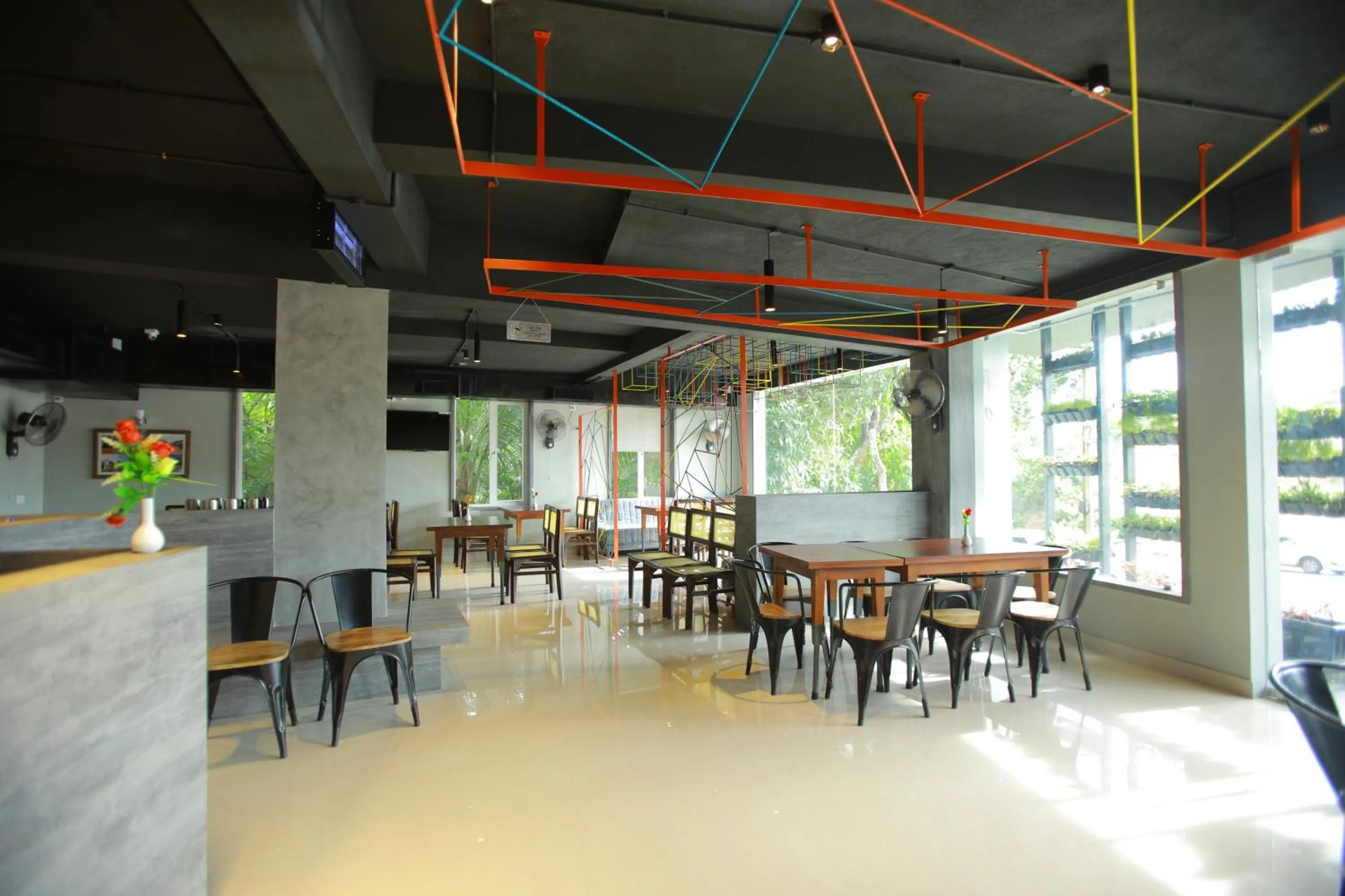 Restaurant/places to eat in WithInn Hotel - Kannur Airport