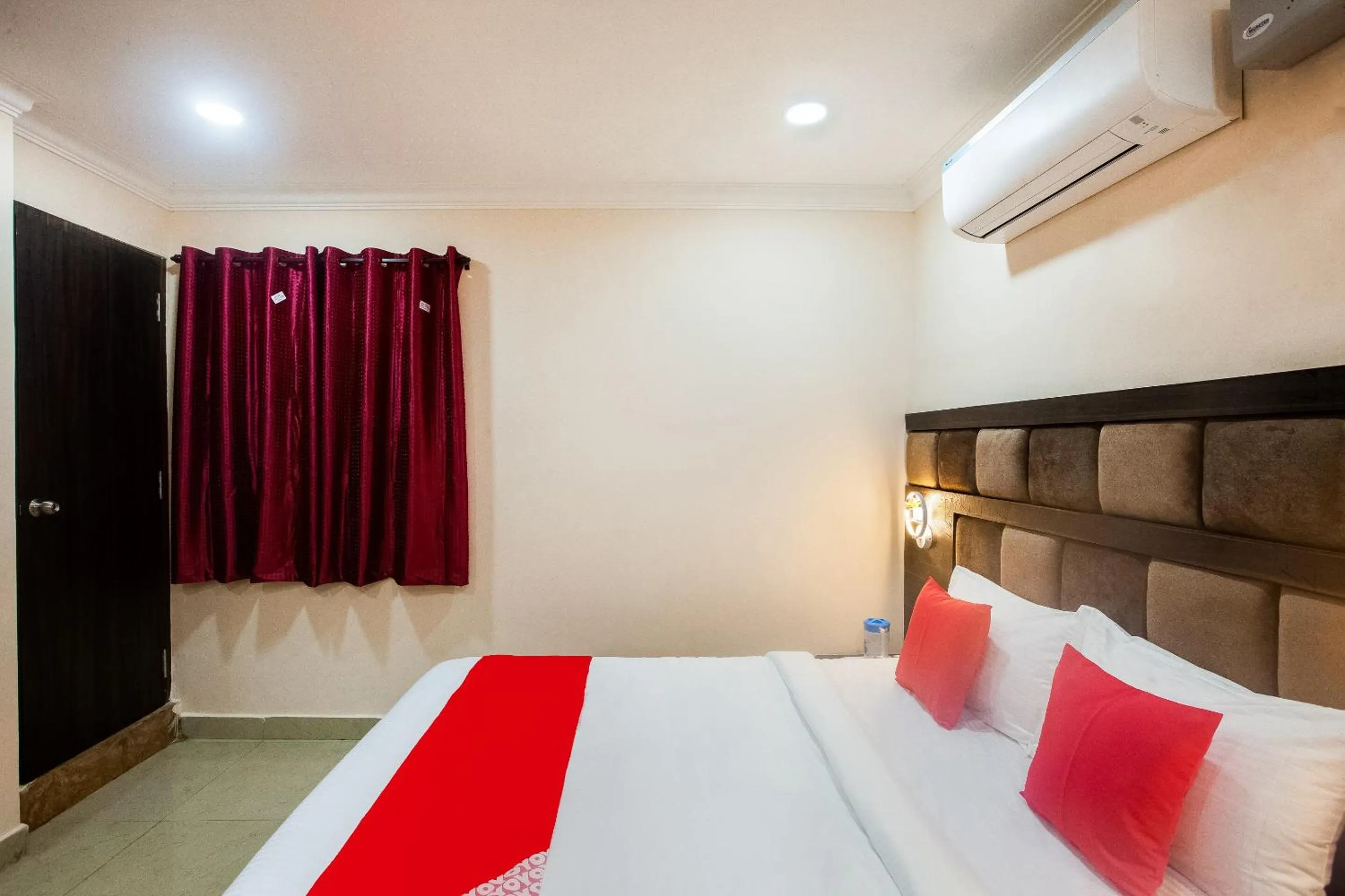 Bedroom in Hotel Park Tower