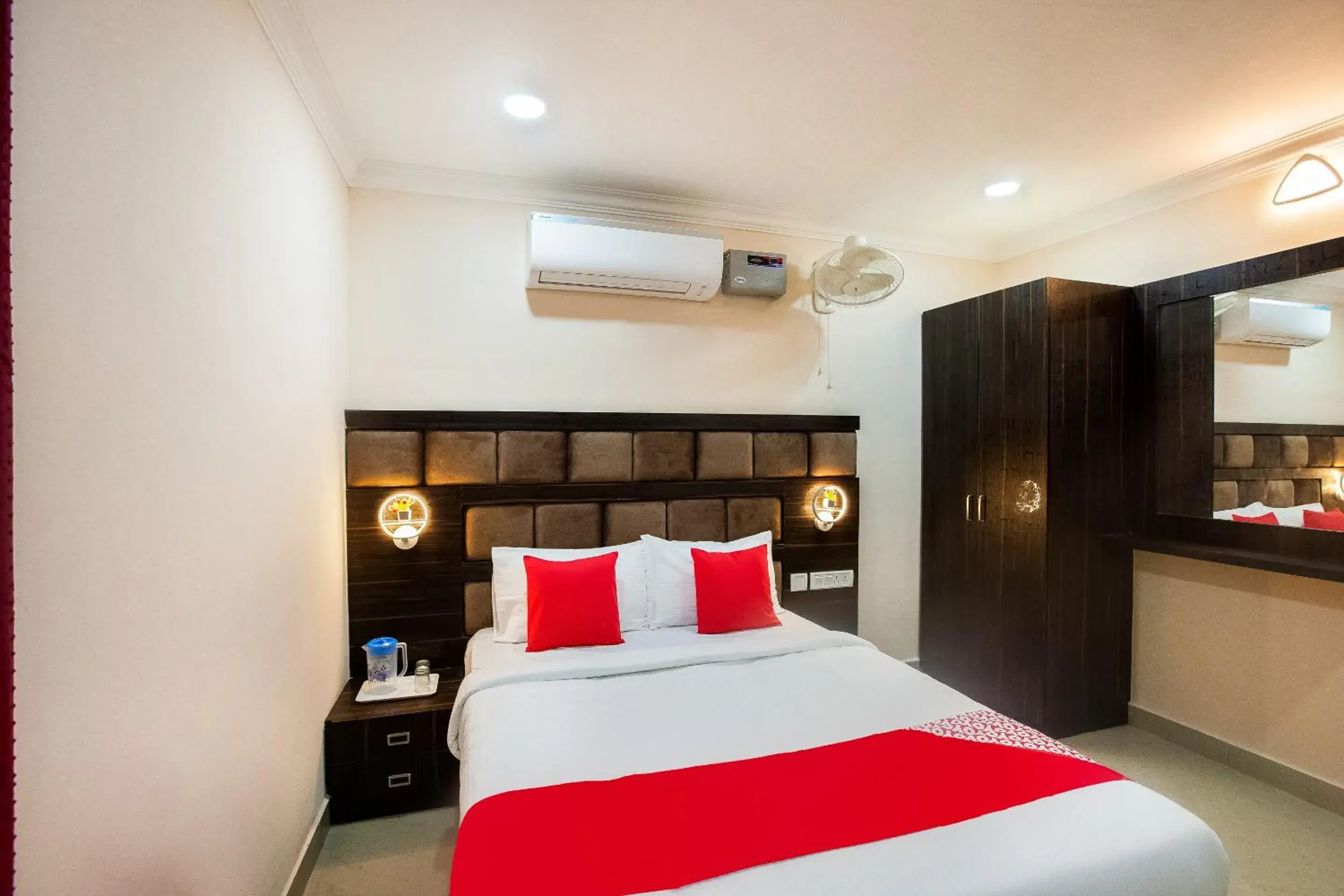 Standard Double Room with Fan in Hotel Park Tower Standard Double Room with Fan in Hotel Park Tower