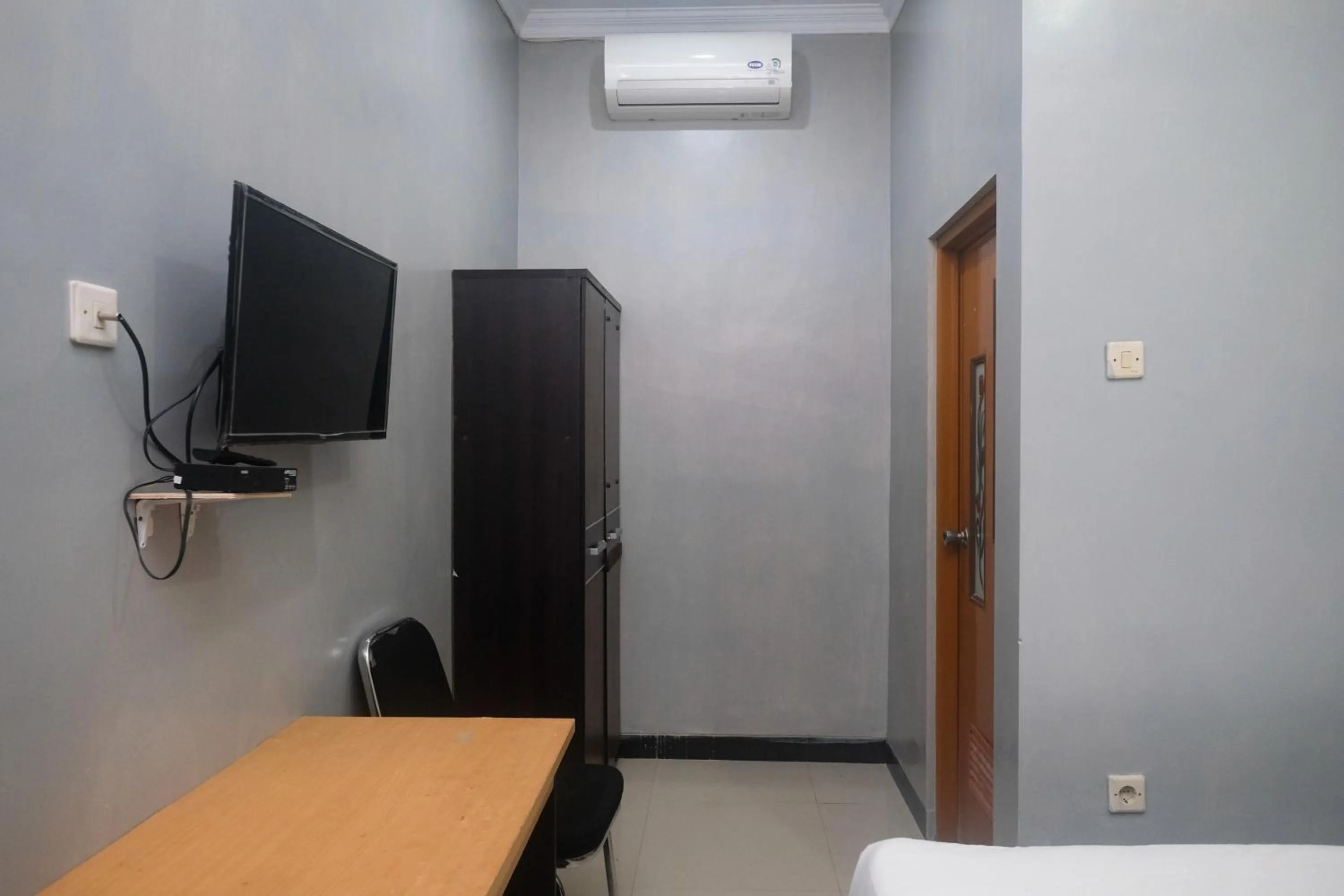 TV and multimedia, Bed in Al Abror Homestay Mandala Krida Mitra RedDoorz