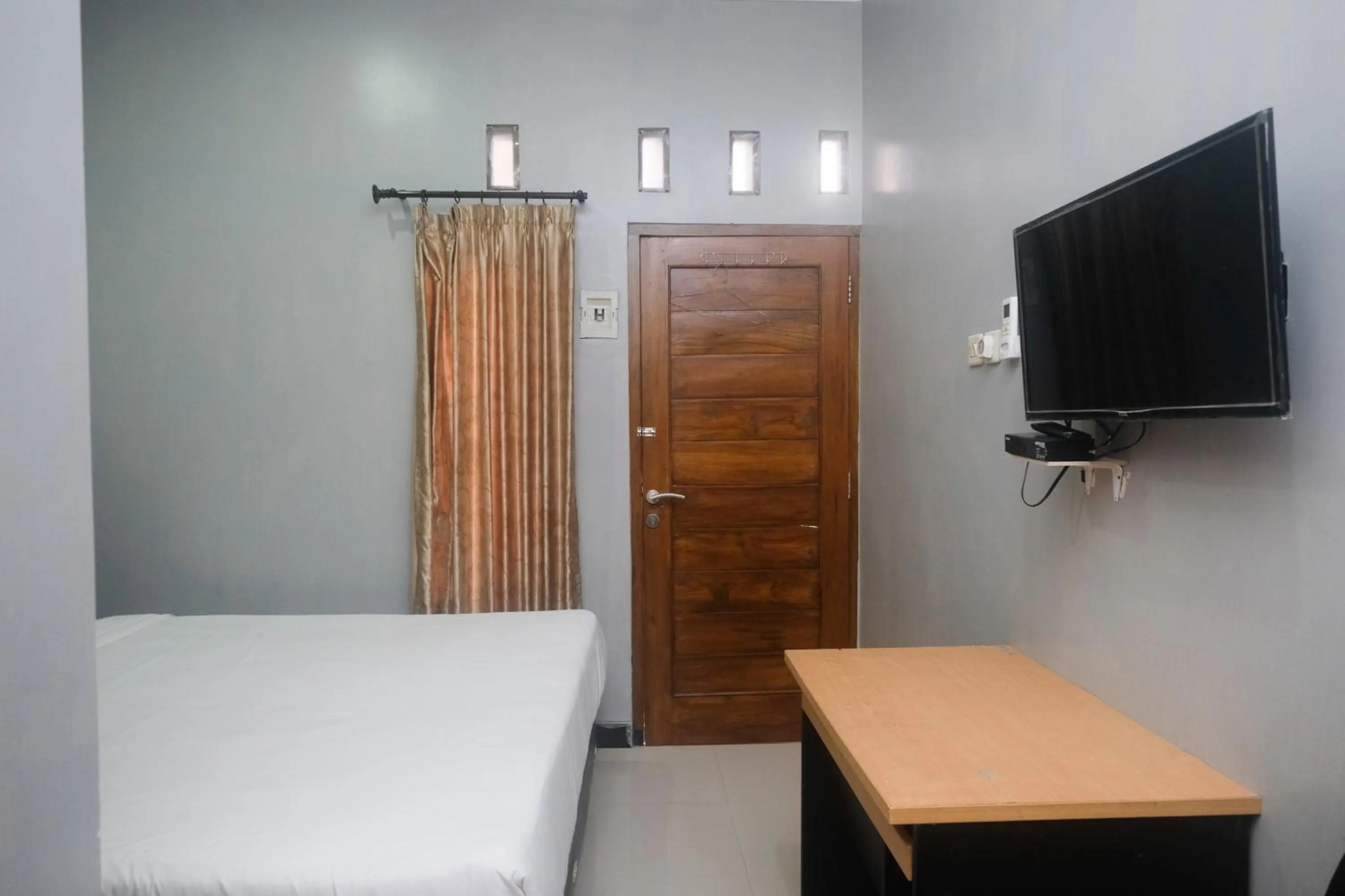 Bedroom, Bed in Al Abror Homestay Mandala Krida Mitra RedDoorz