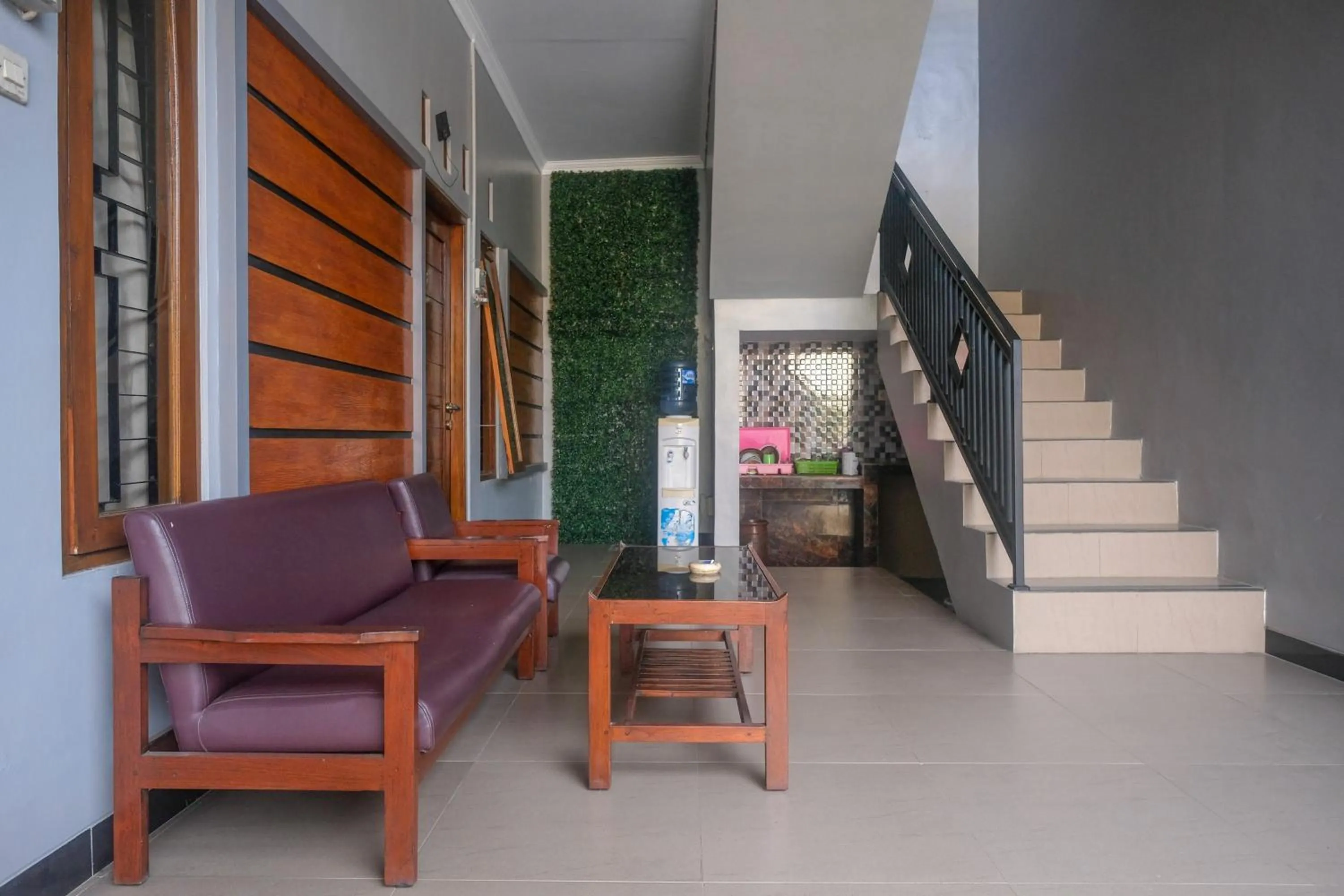 Seating area in Al Abror Homestay Mandala Krida Mitra RedDoorz