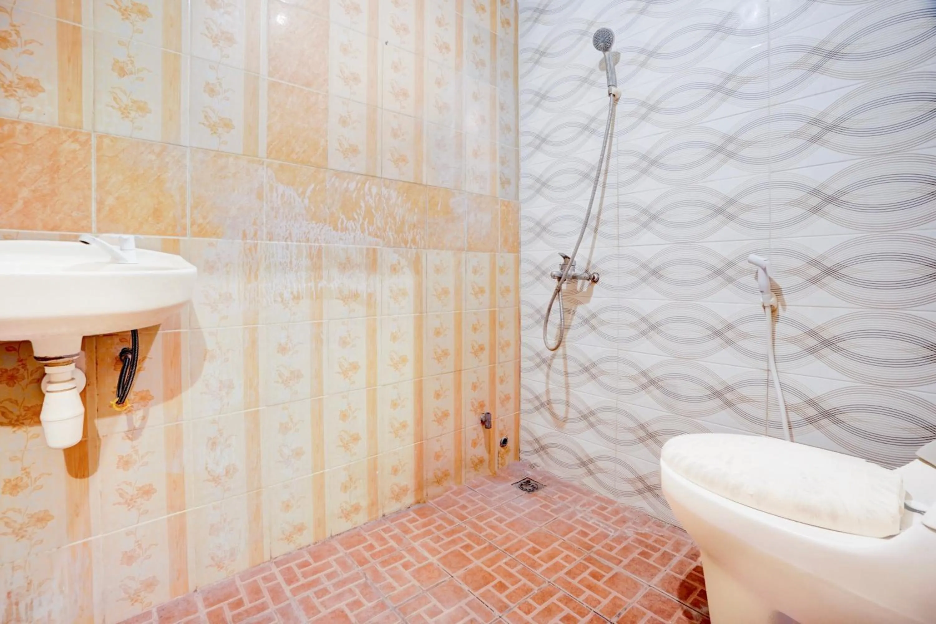 Bathroom in Petraya Residence Near City of tomorrow Mall