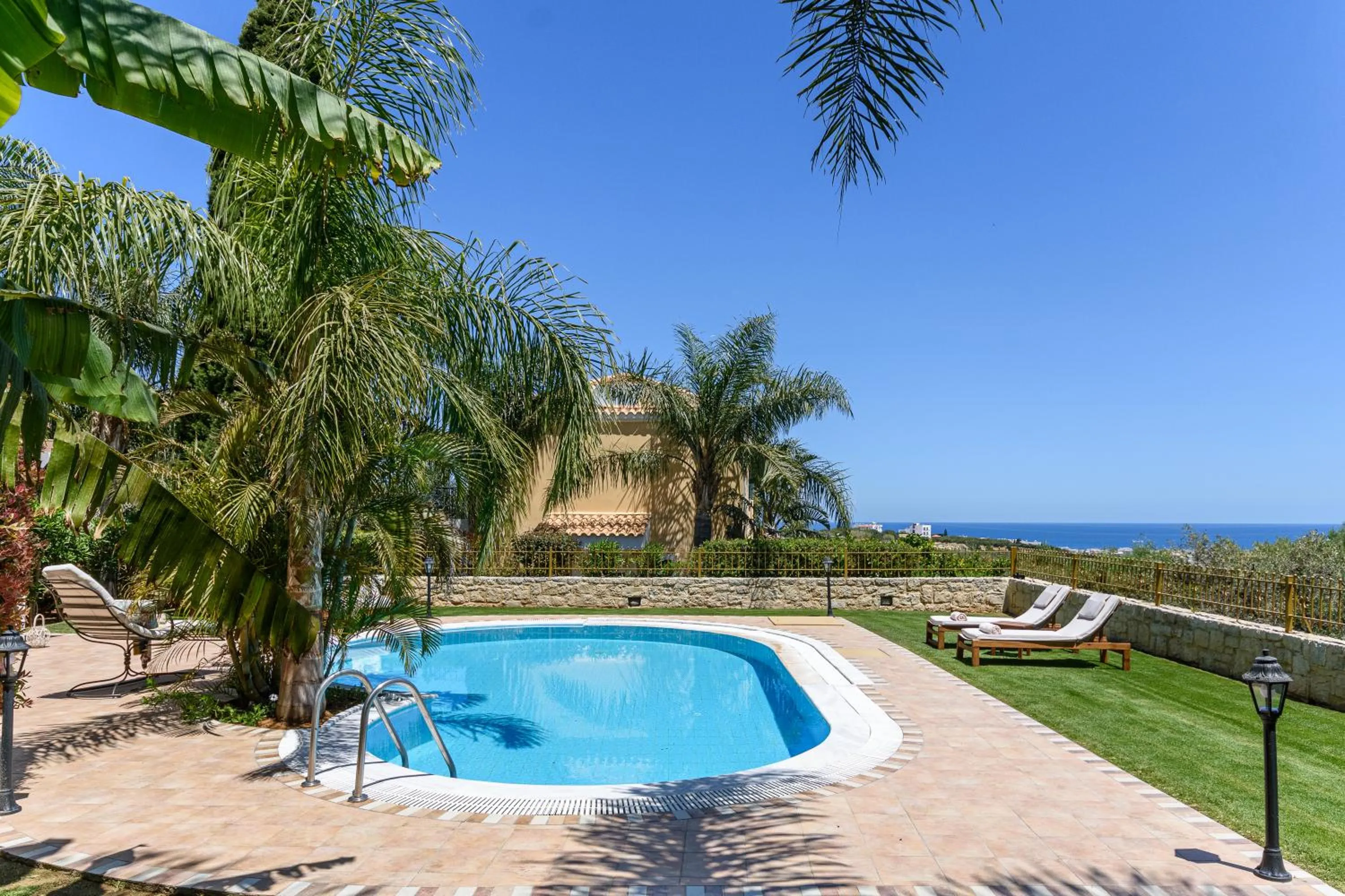 Swimming pool in Pandora Villas