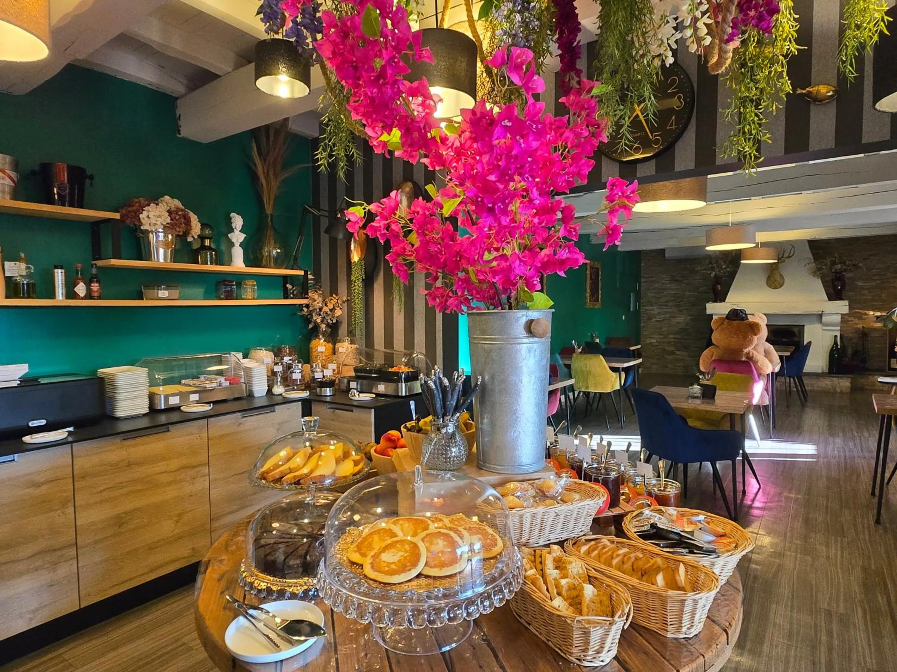 Food in Hôtel Le SAINT-GENIÈS