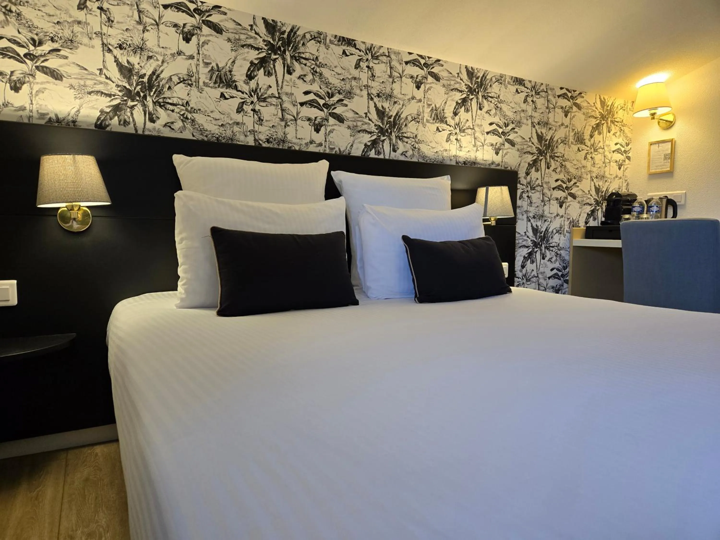 Bedroom, Bed in Hôtel Le SAINT-GENIÈS