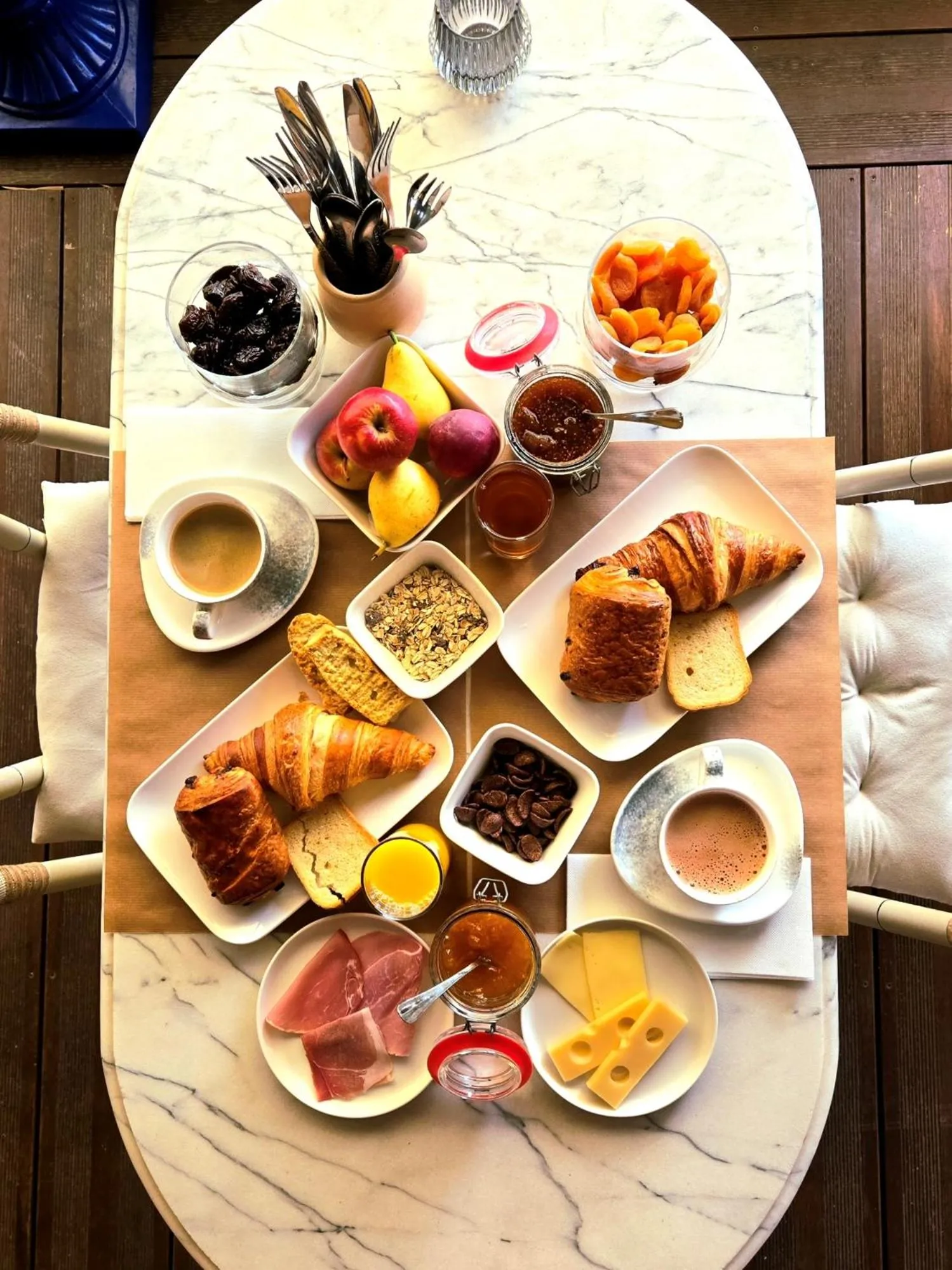 Breakfast in Hôtel Le SAINT-GENIÈS