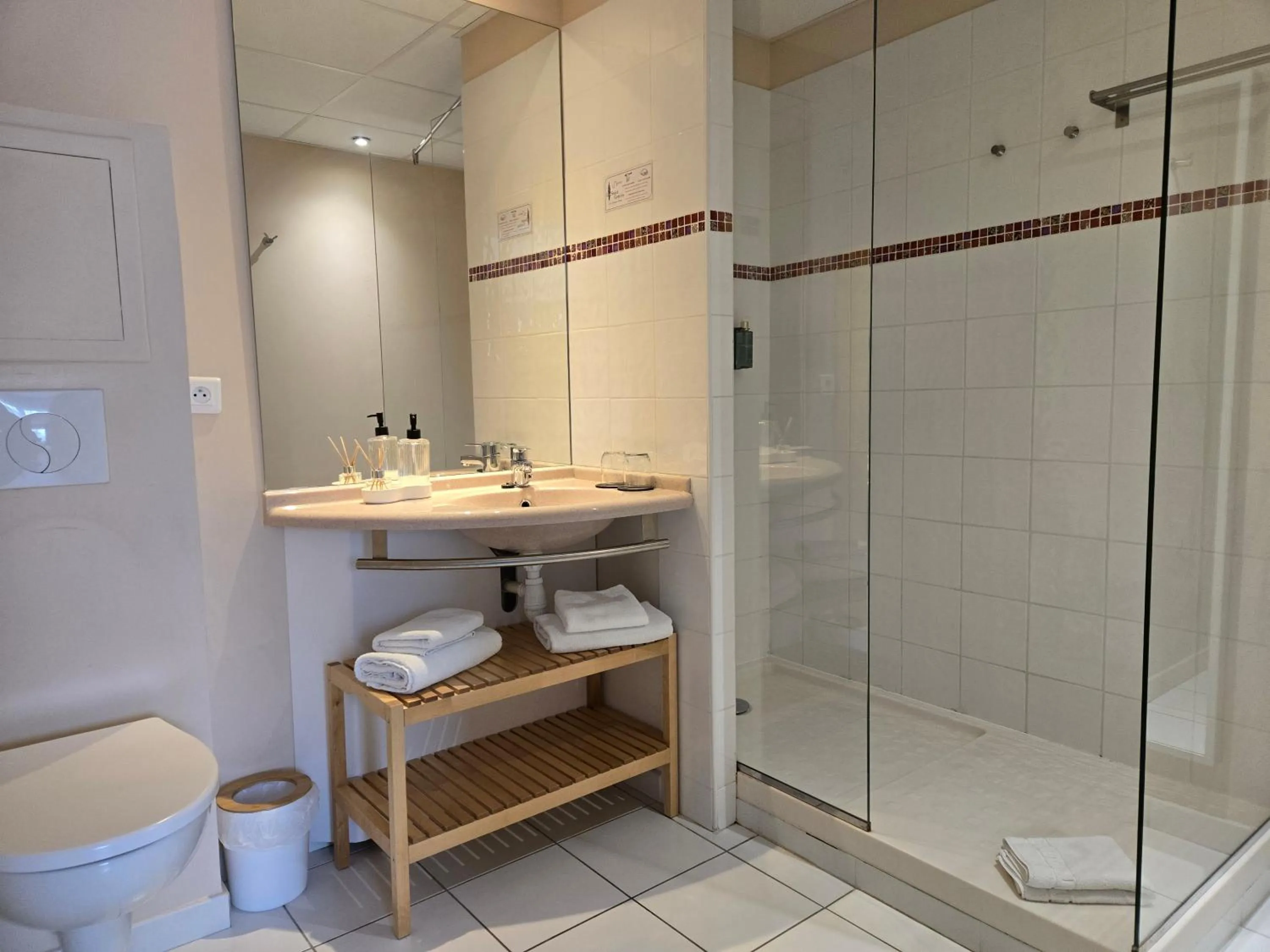 Bathroom in Hôtel Le SAINT-GENIÈS