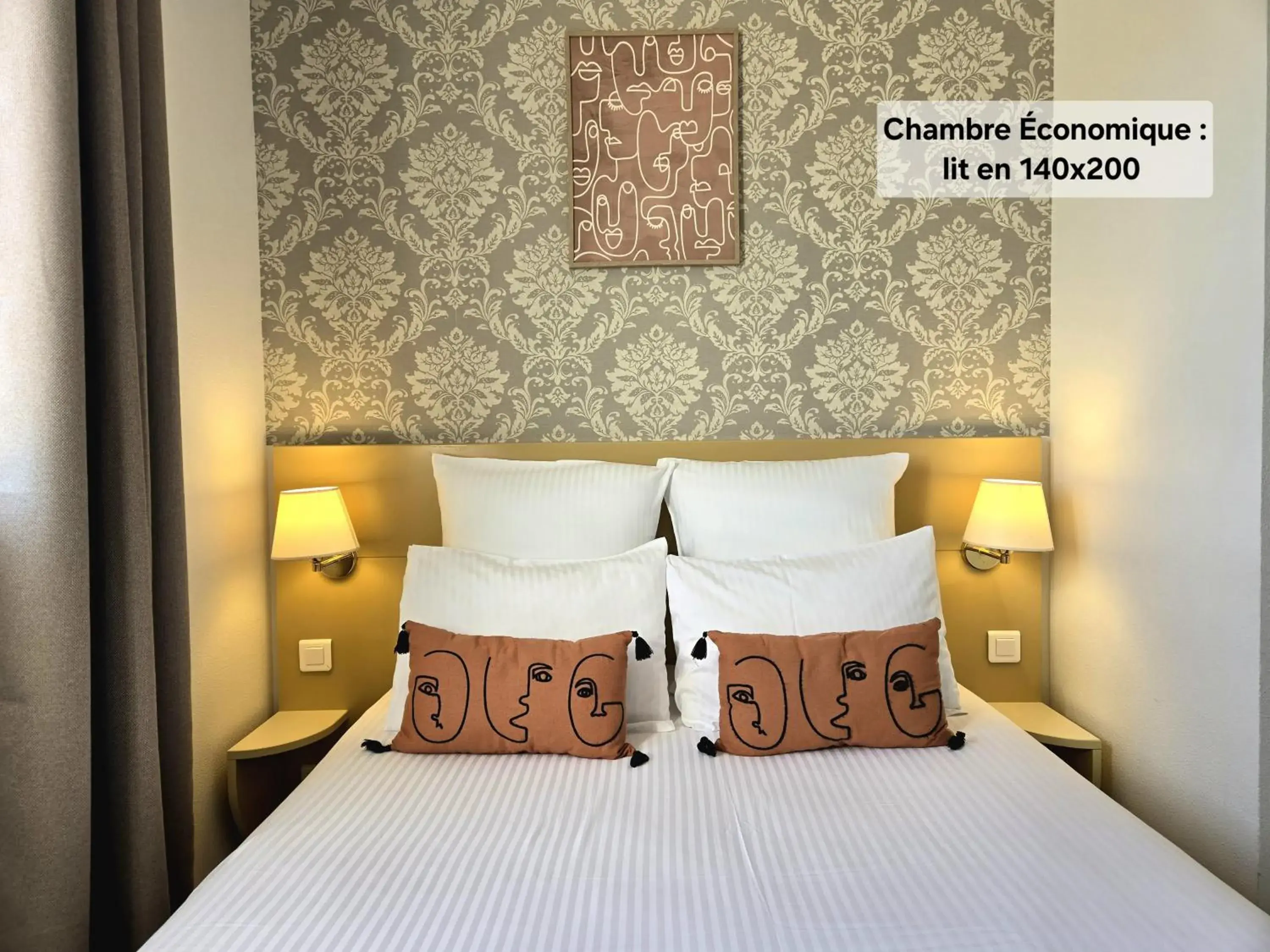 Economy Double Room in Hôtel Le SAINT-GENIÈS Economy Double Room in Hôtel Le SAINT-GENIÈS