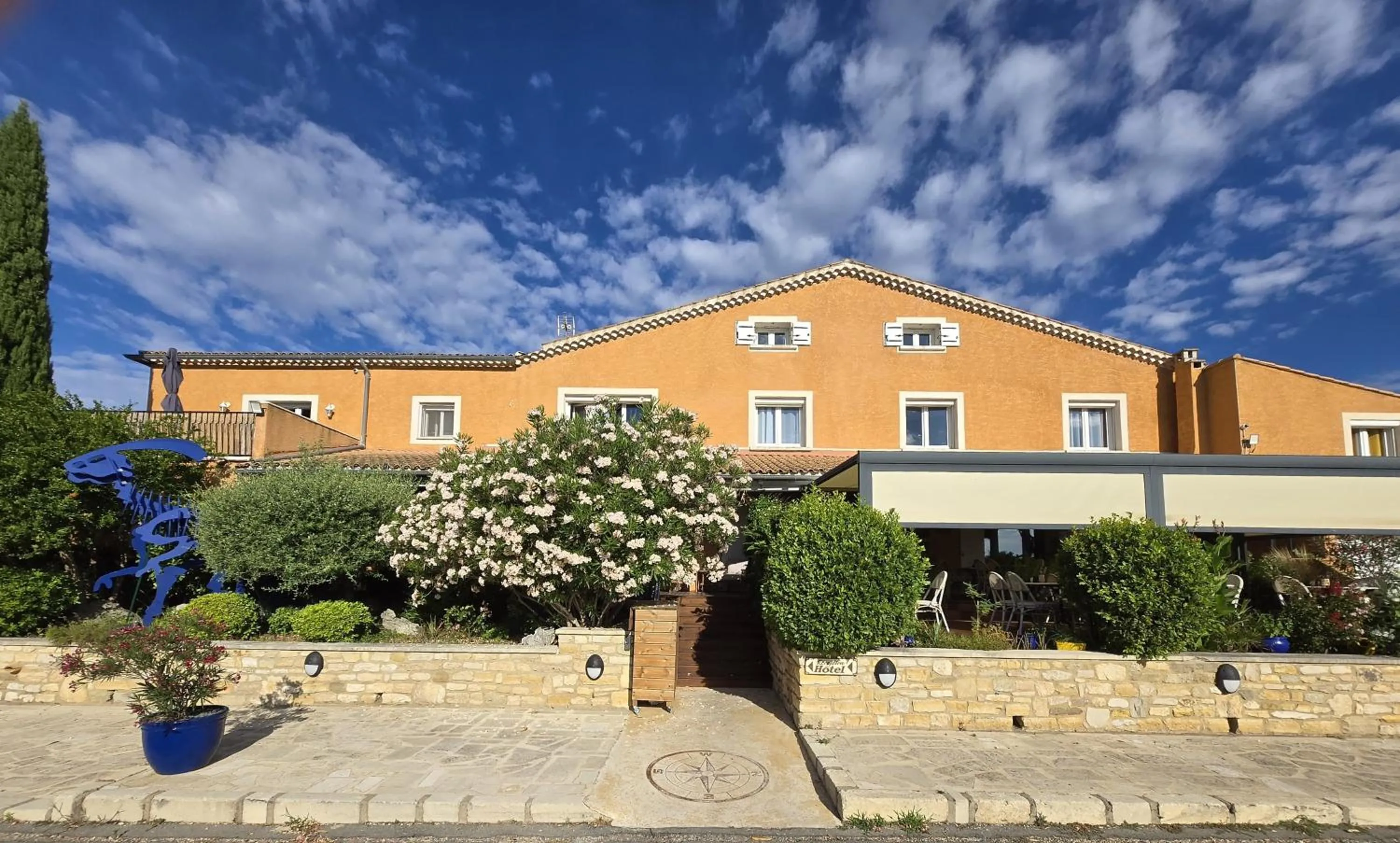 Property building in Hôtel Le SAINT-GENIÈS