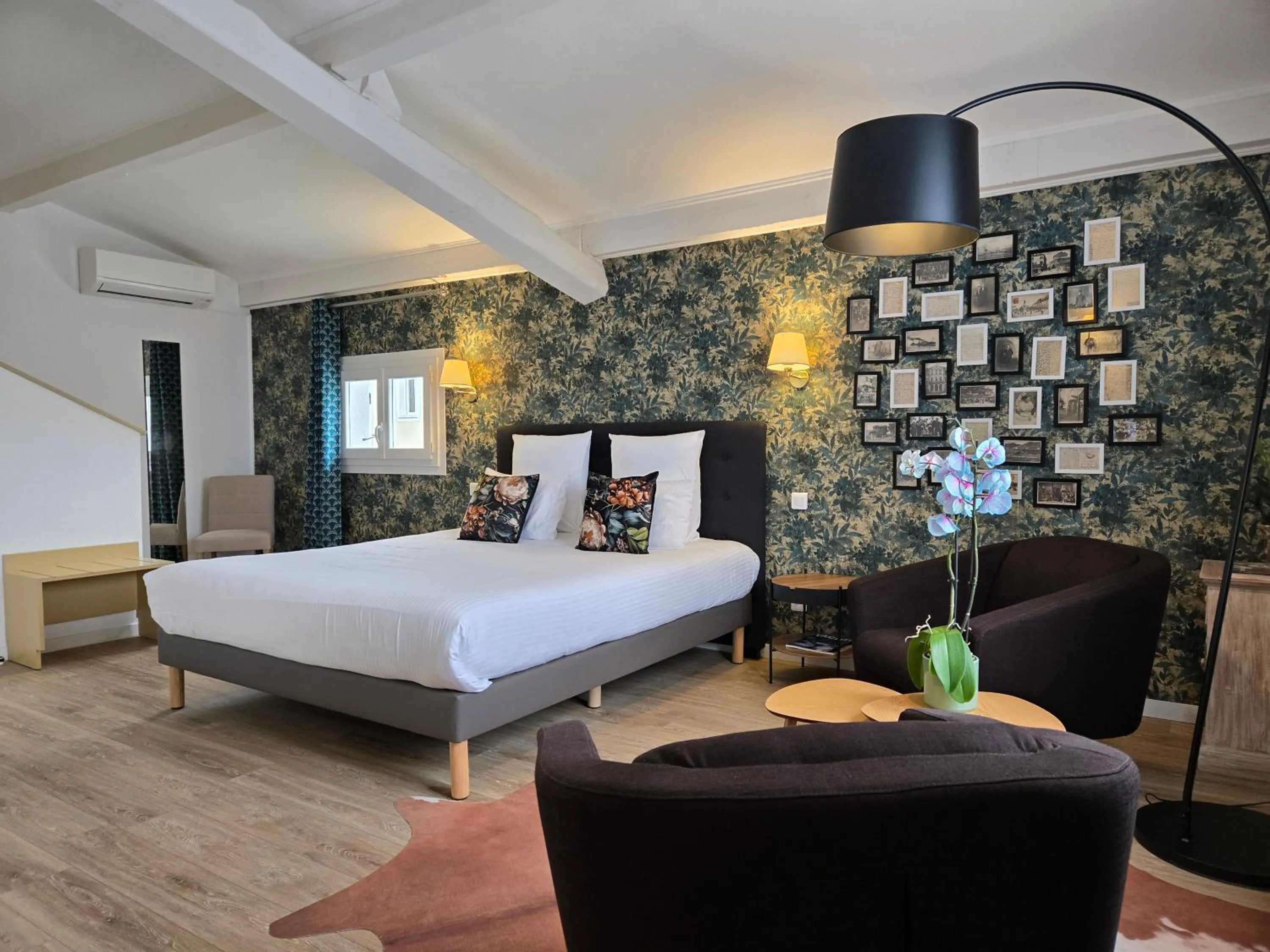 Bedroom, Bed in Hôtel Le SAINT-GENIÈS