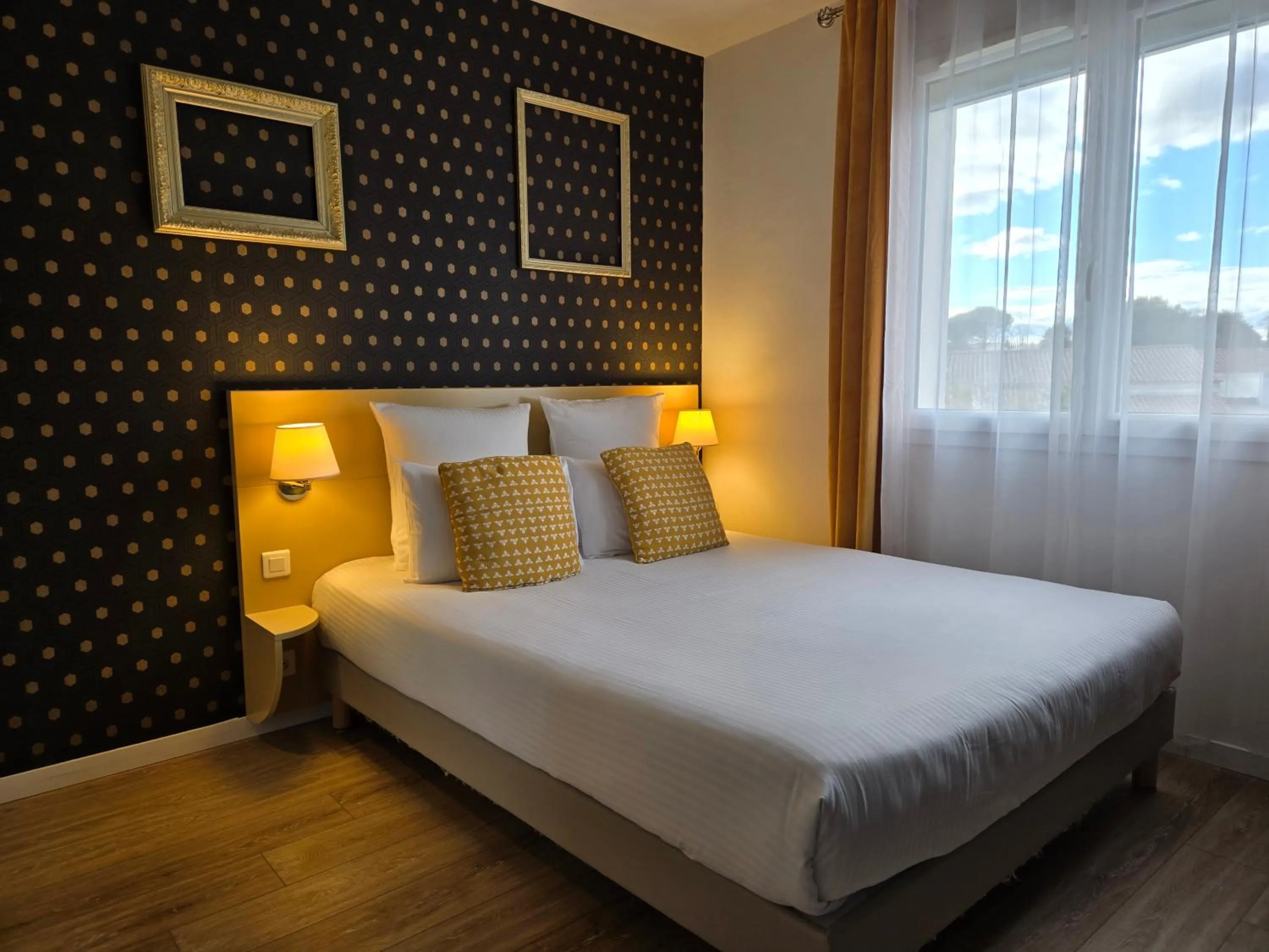 Bedroom, Bed in Hôtel Le SAINT-GENIÈS